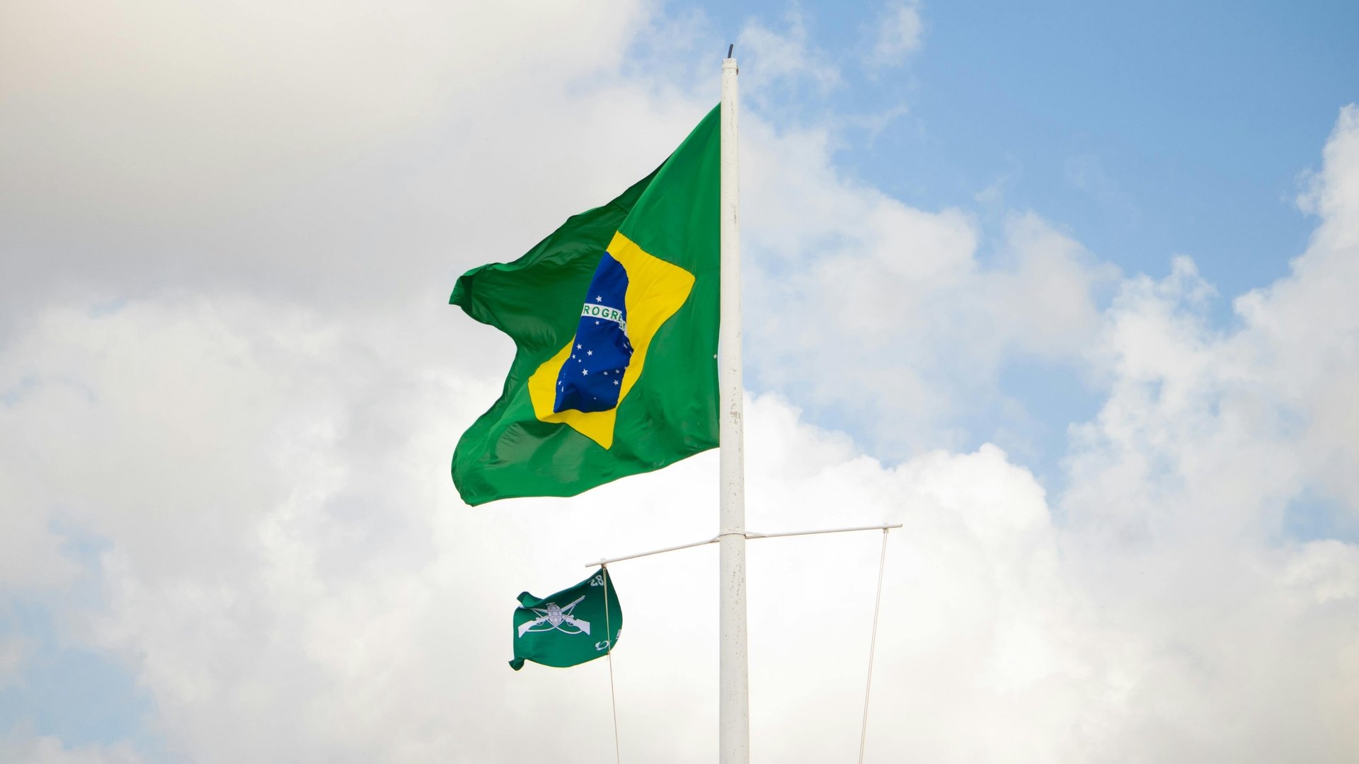green and yellow flag