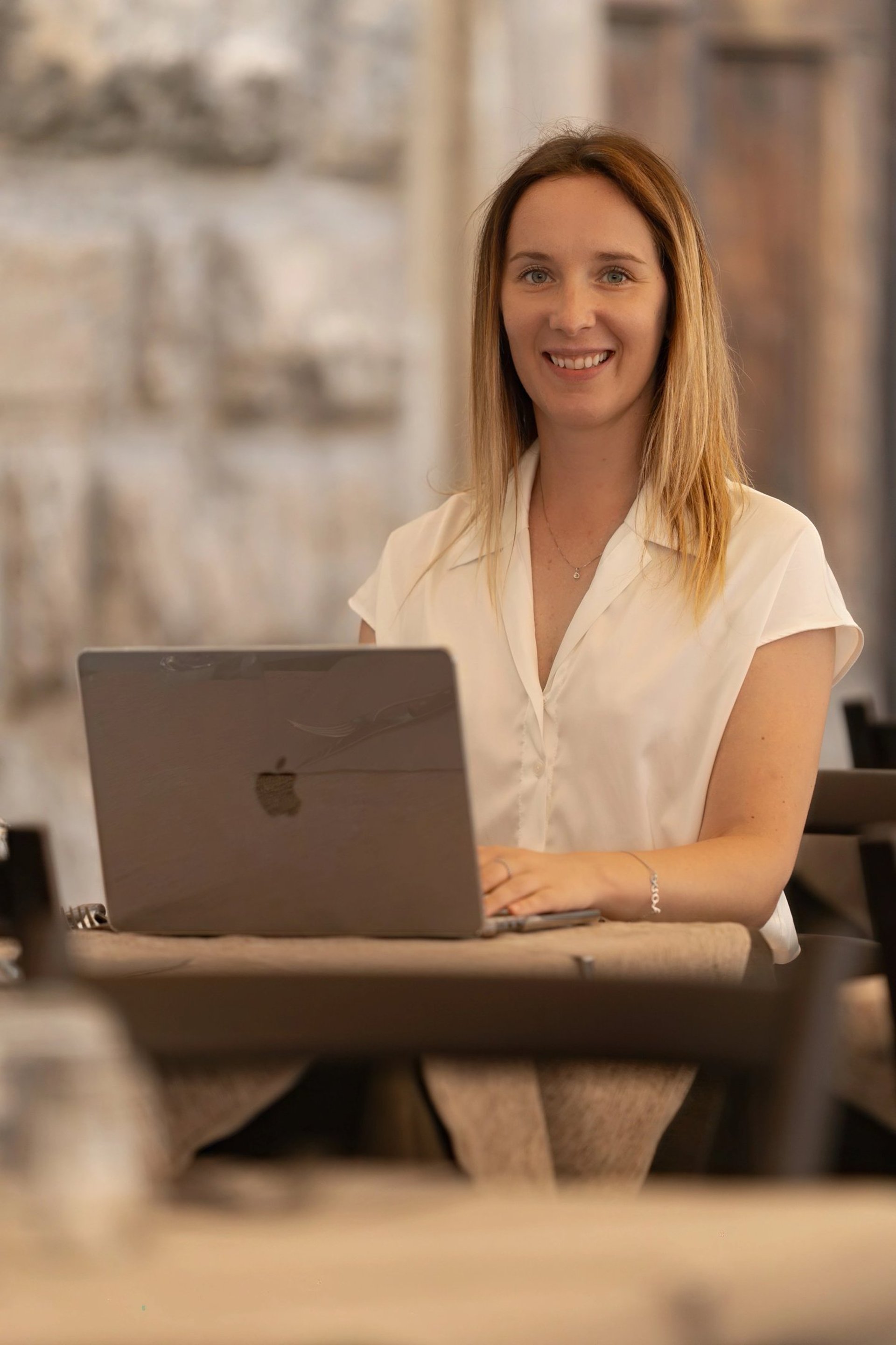 gray computer monitor