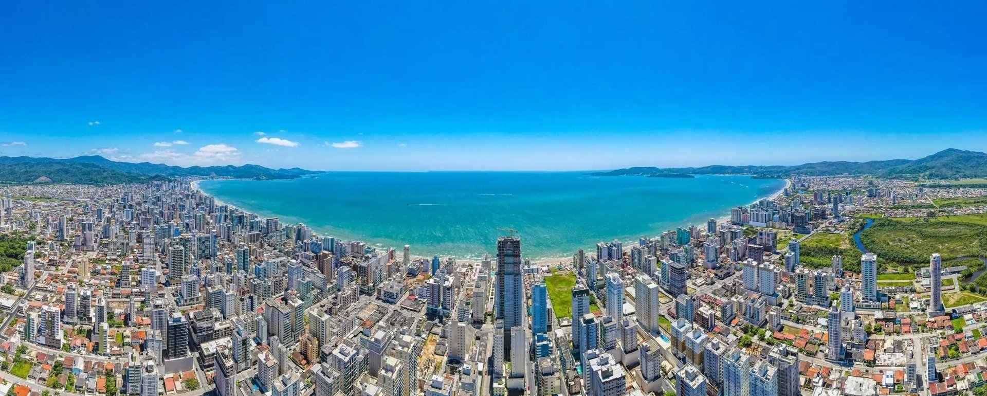 gray computer monitor