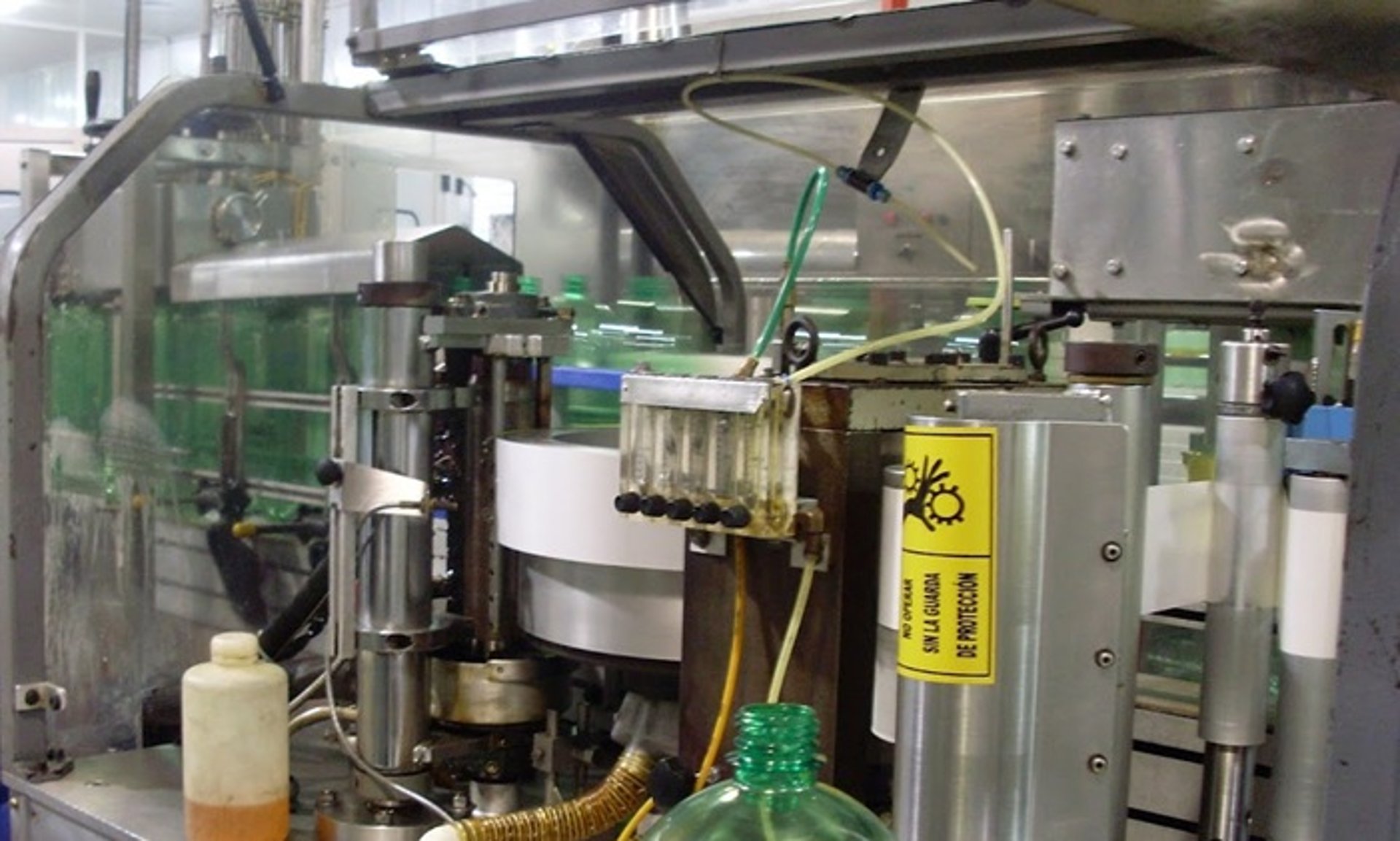 gray computer monitor