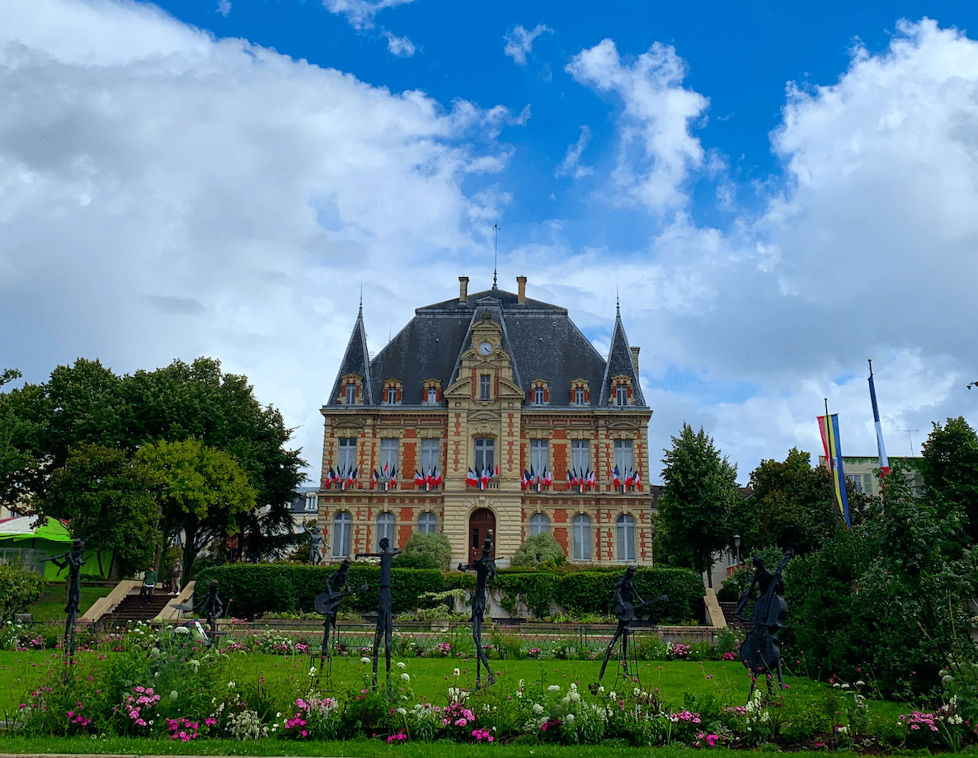 black and brown leather padded tub sofa