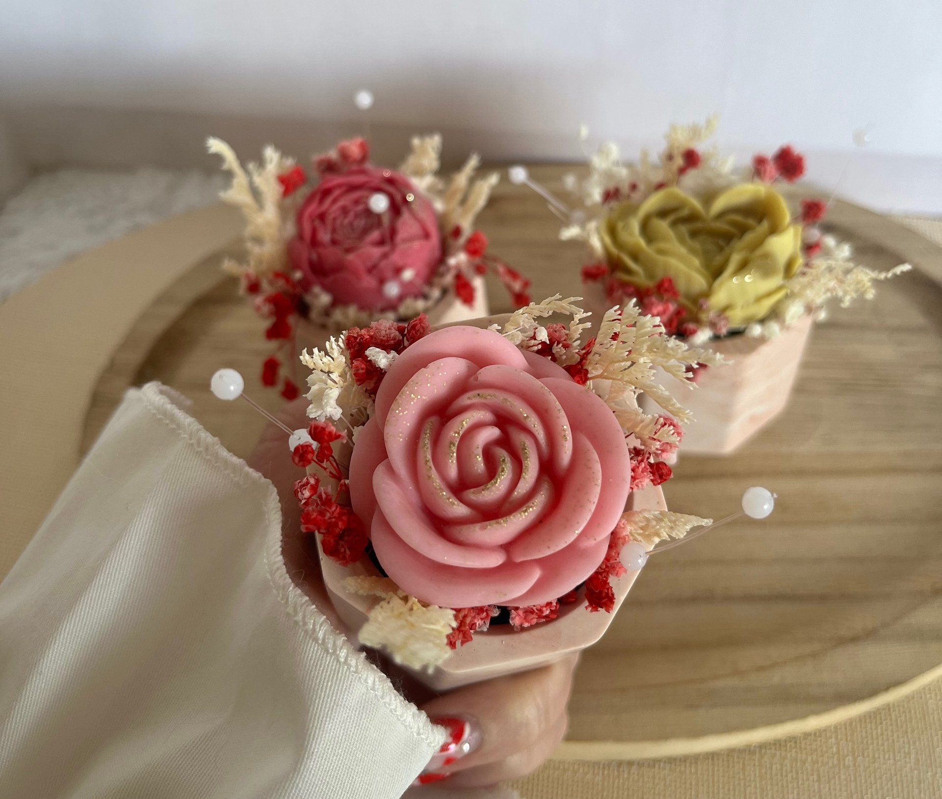 black and white bed linen