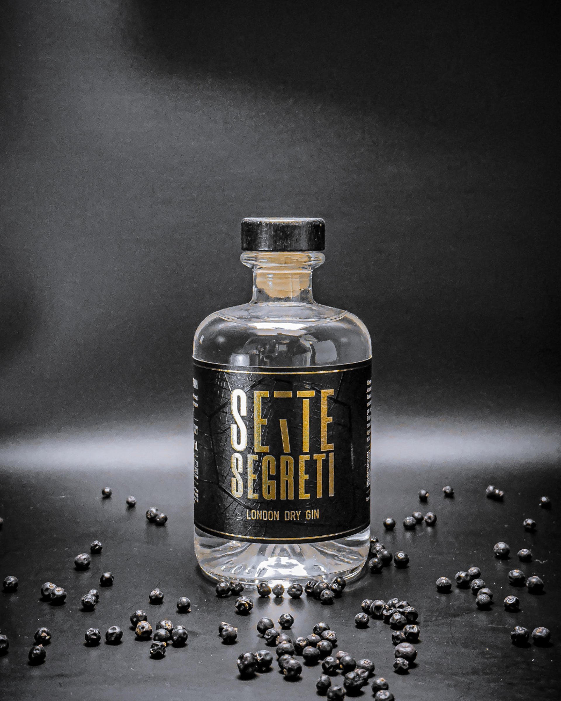 black and white bed linen