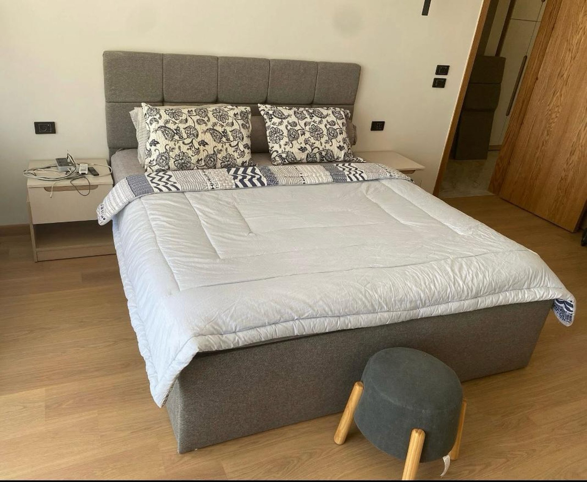 black and white bed linen