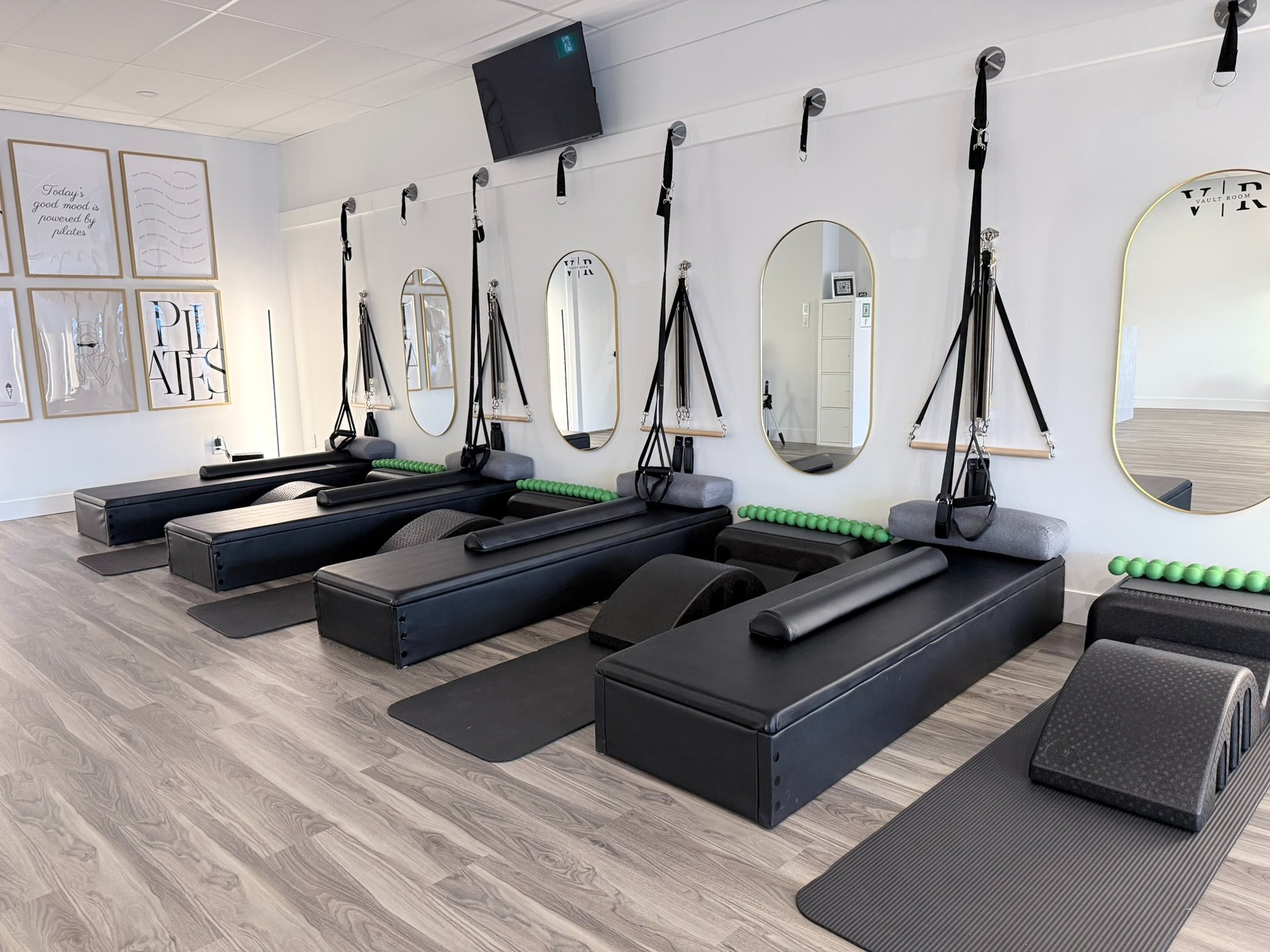 woman wearing gray long-sleeved shirt facing the sea