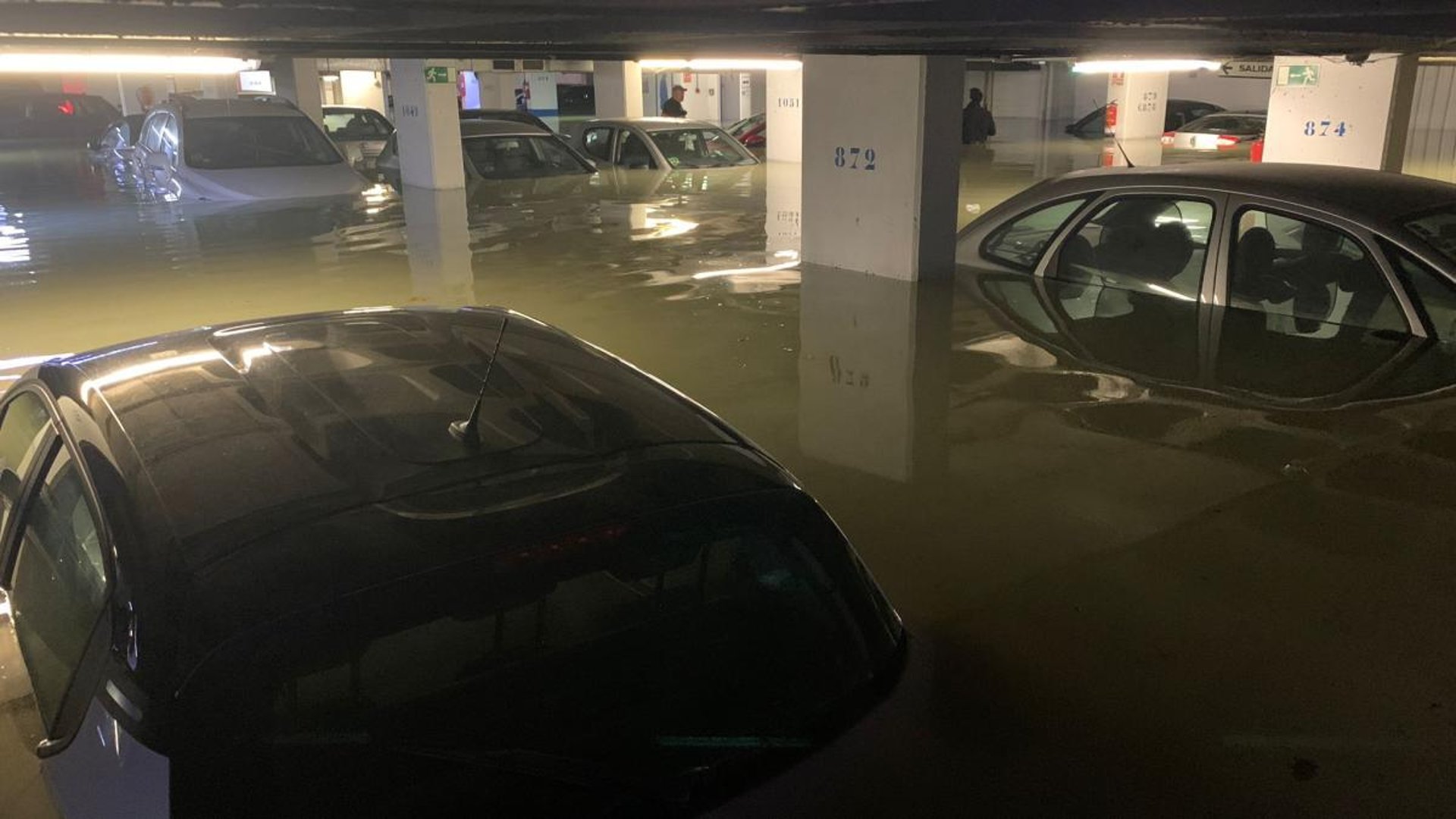 gray computer monitor