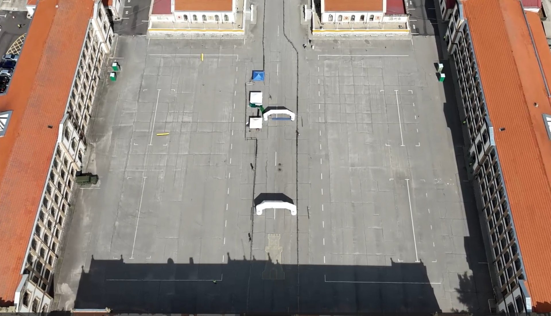 black and white bed linen