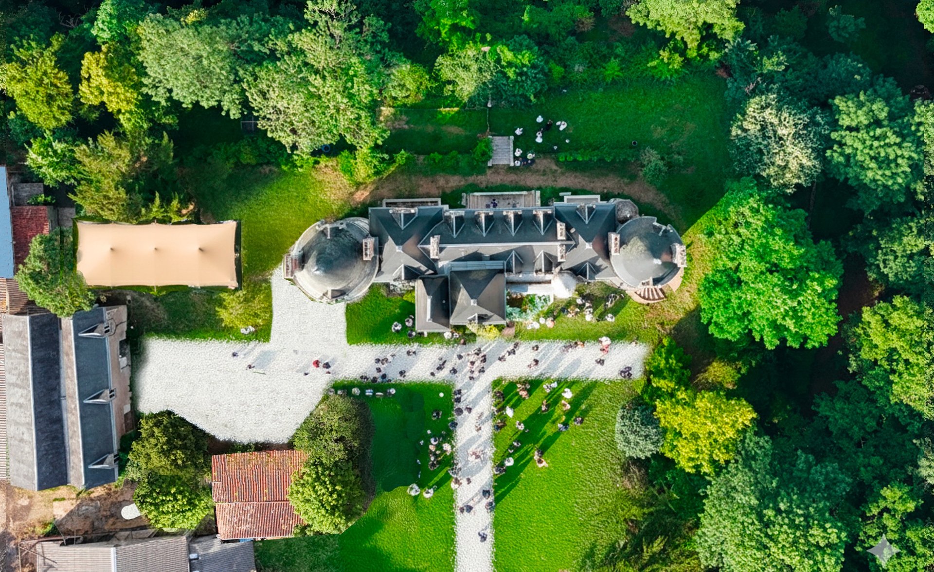 black and white bed linen