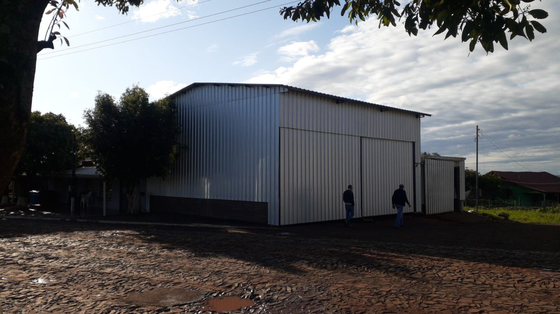 black and brown leather padded tub sofa