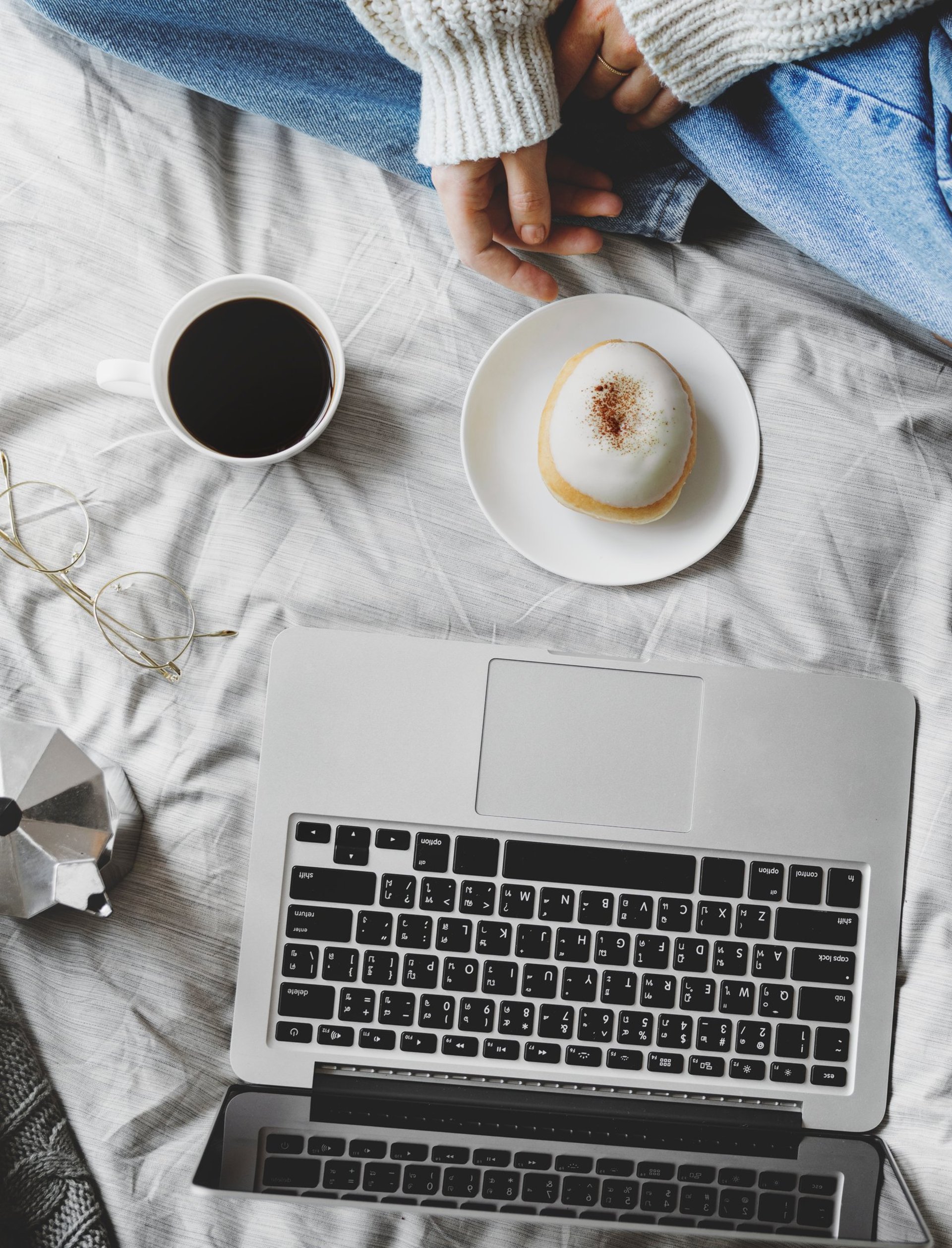 black and white bed linen