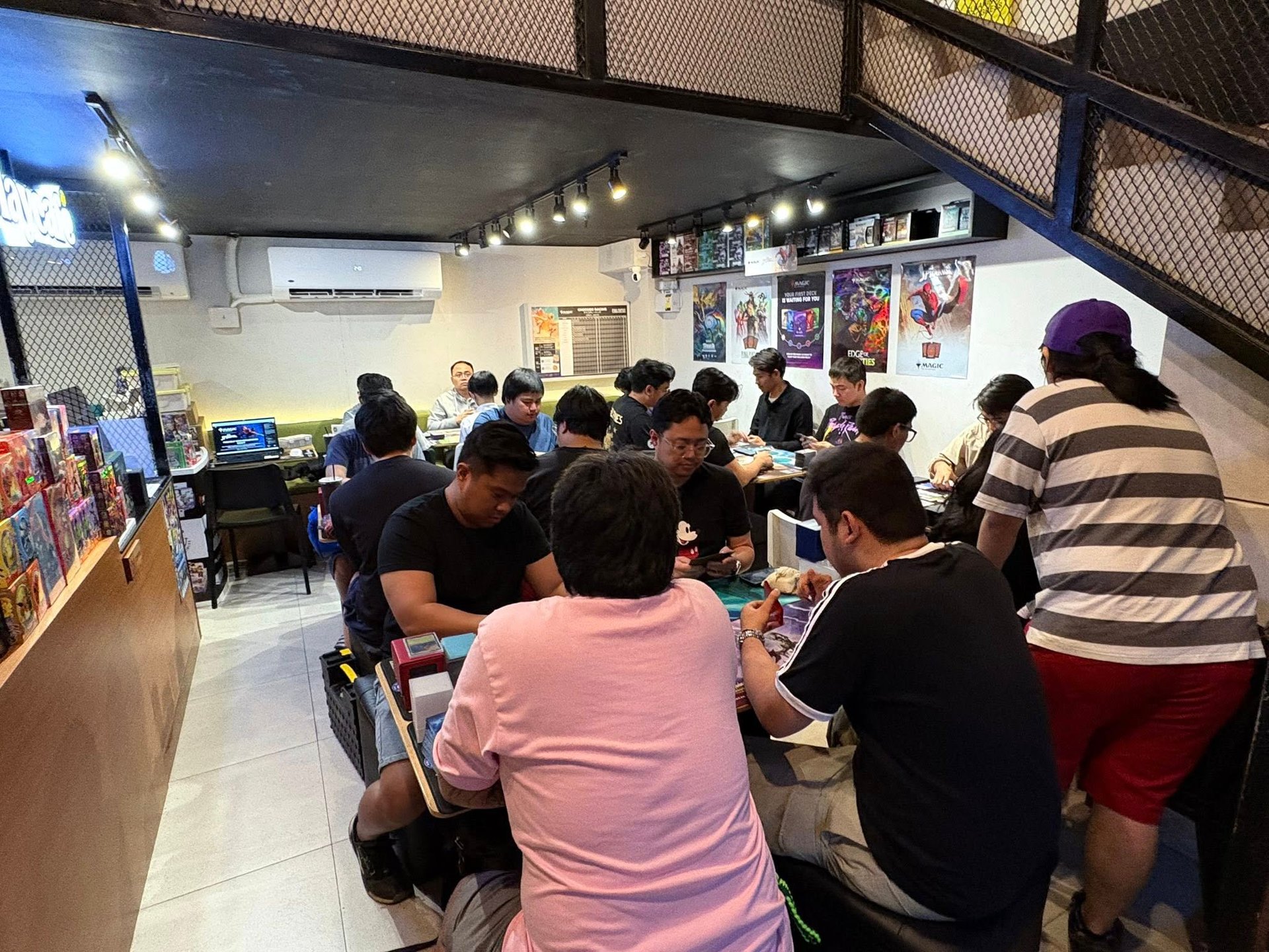 black and white bed linen