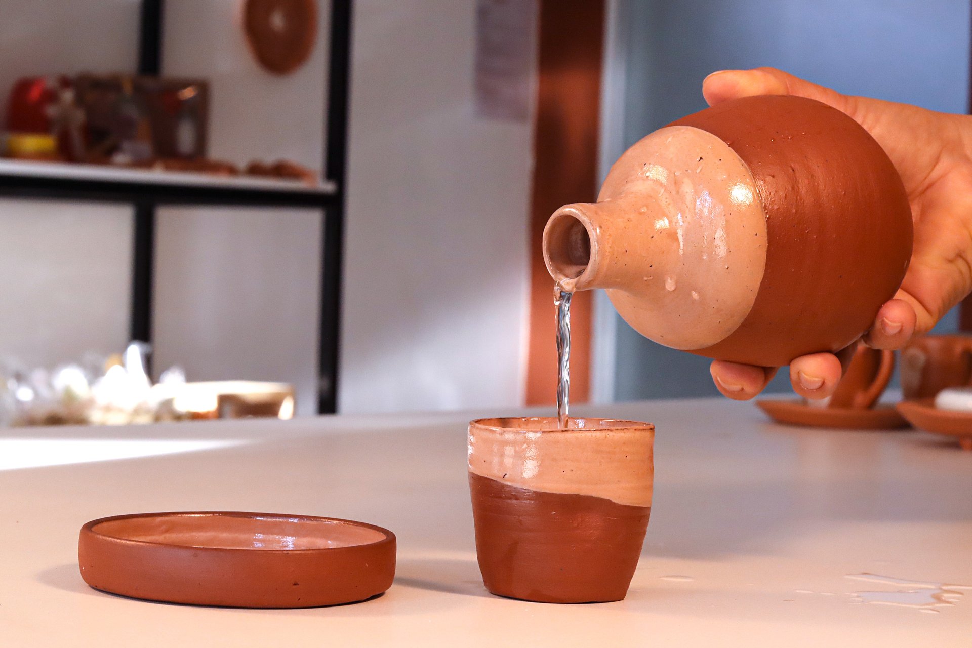 gray computer monitor