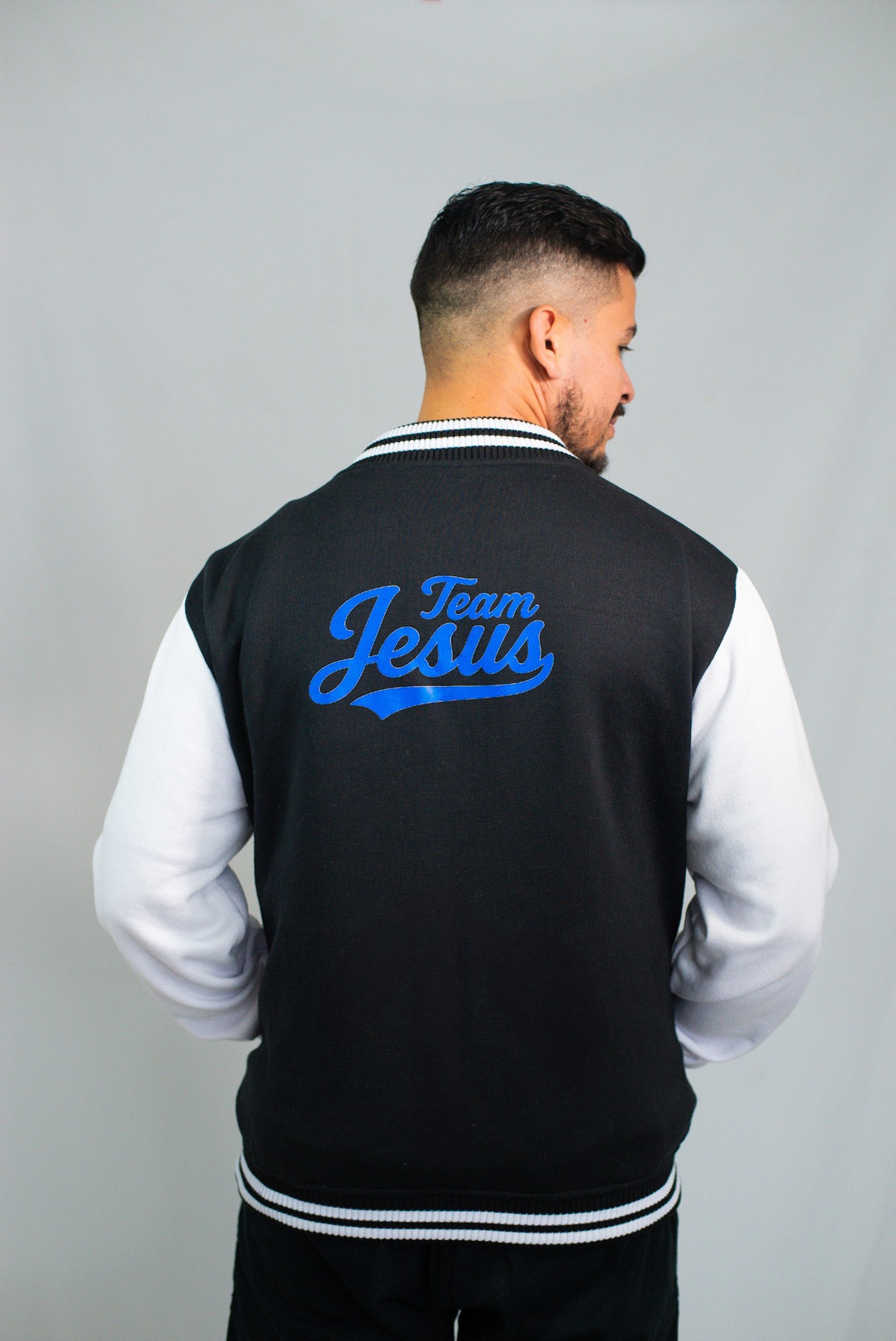 gray computer monitor