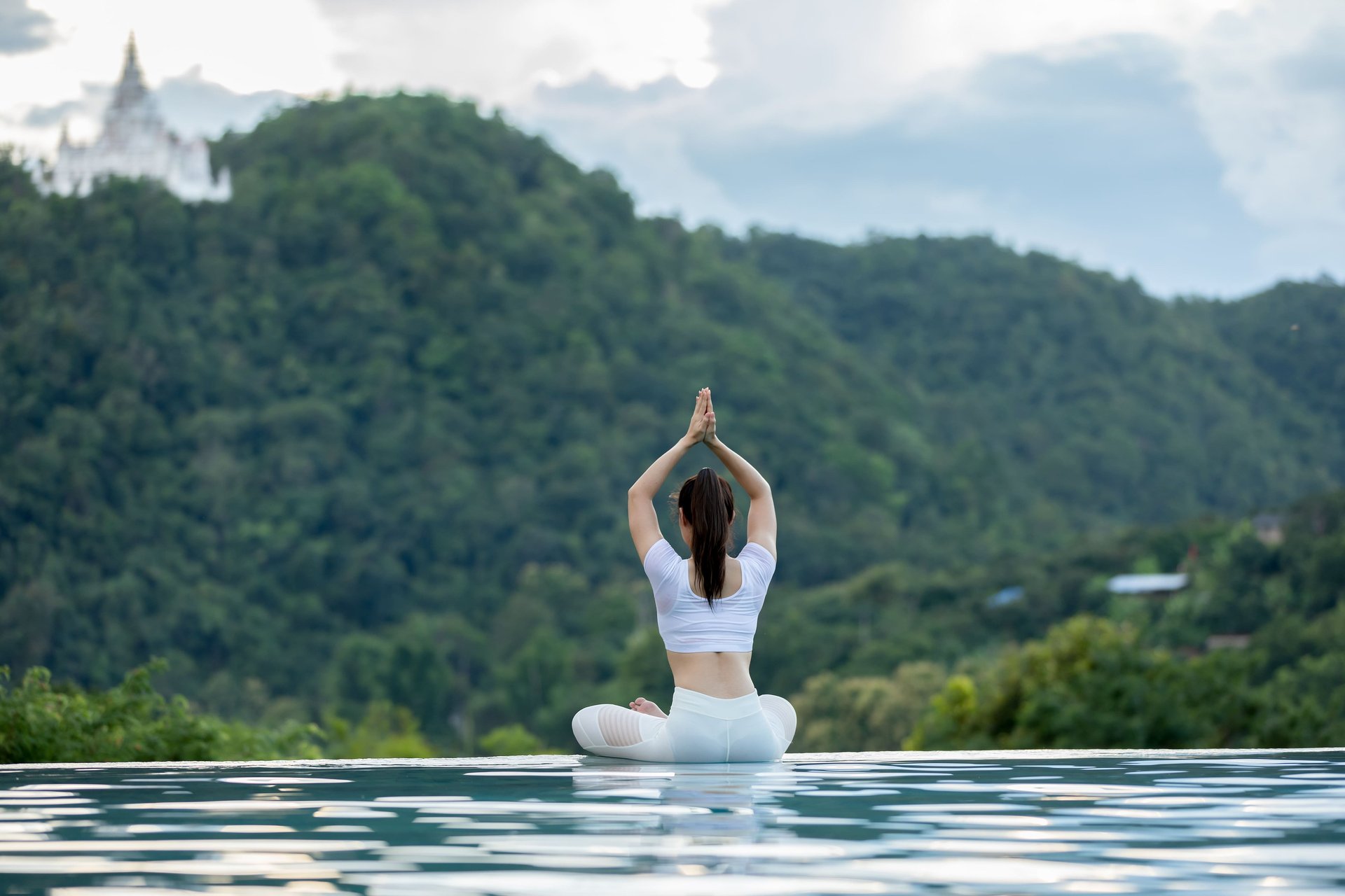 gray computer monitor