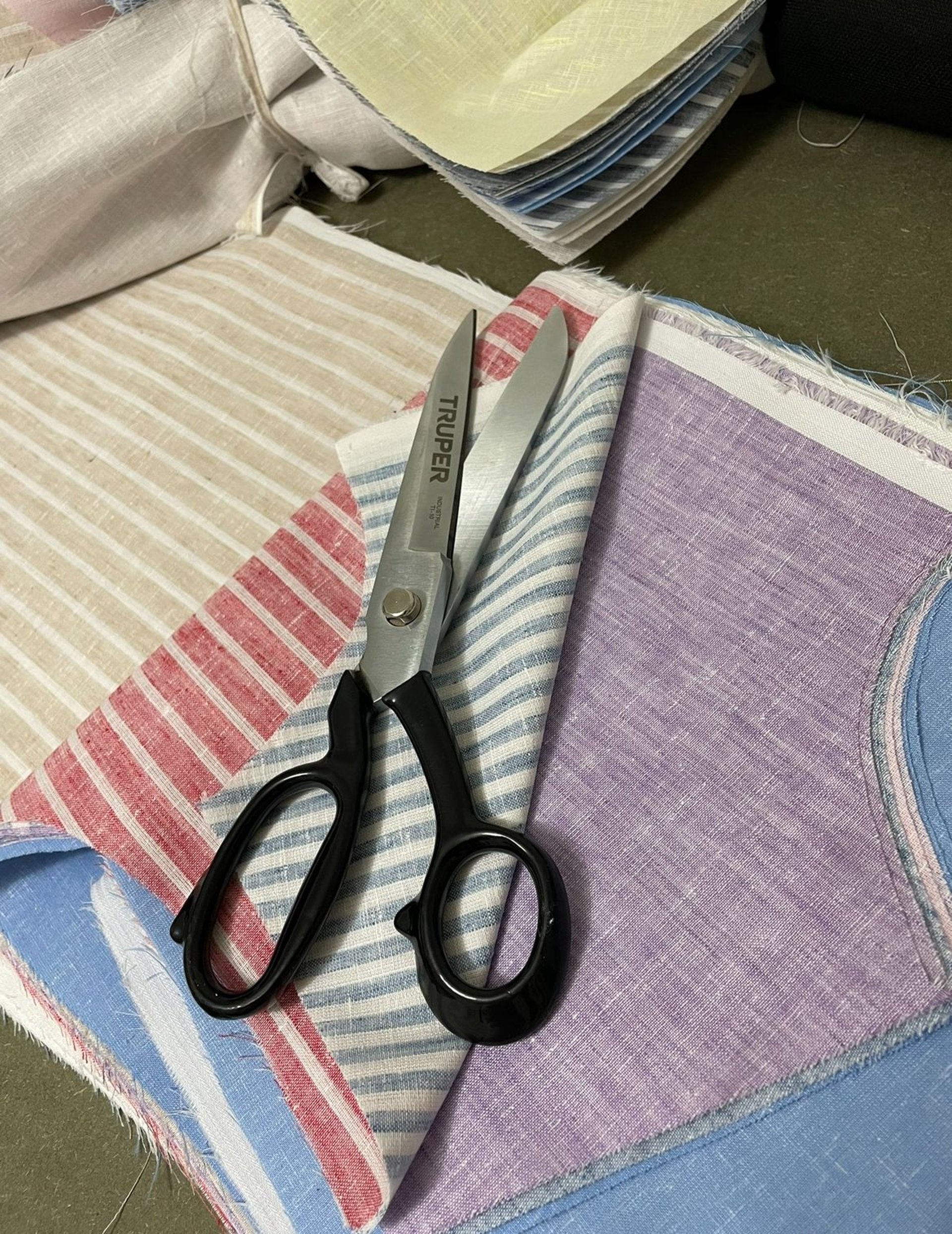 black and white bed linen