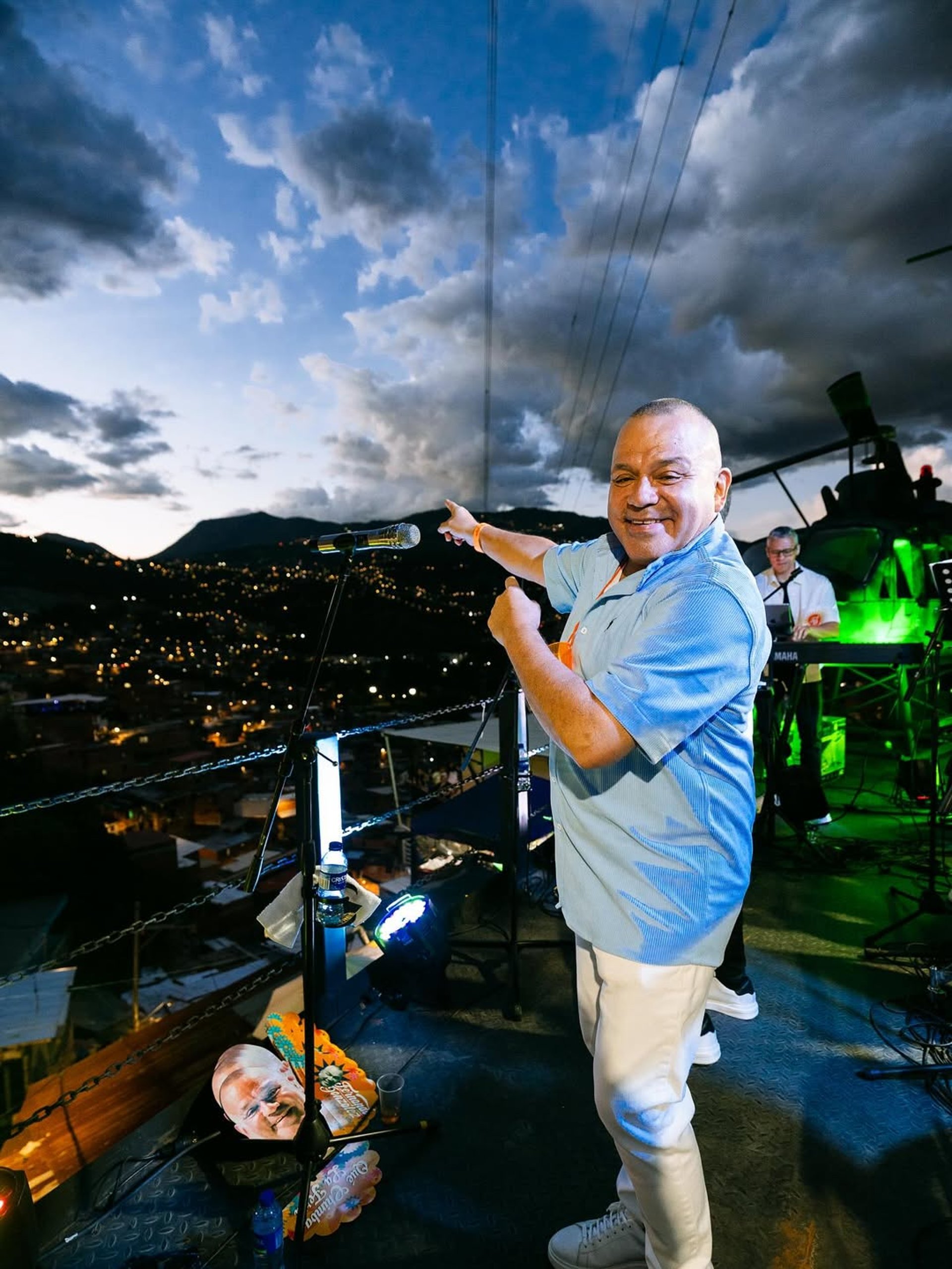black and brown leather padded tub sofa