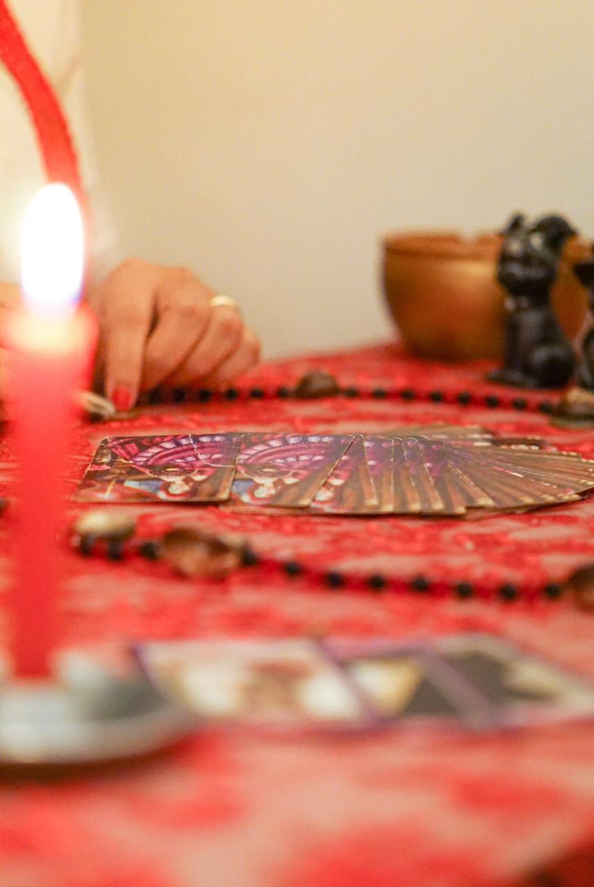 black and white bed linen