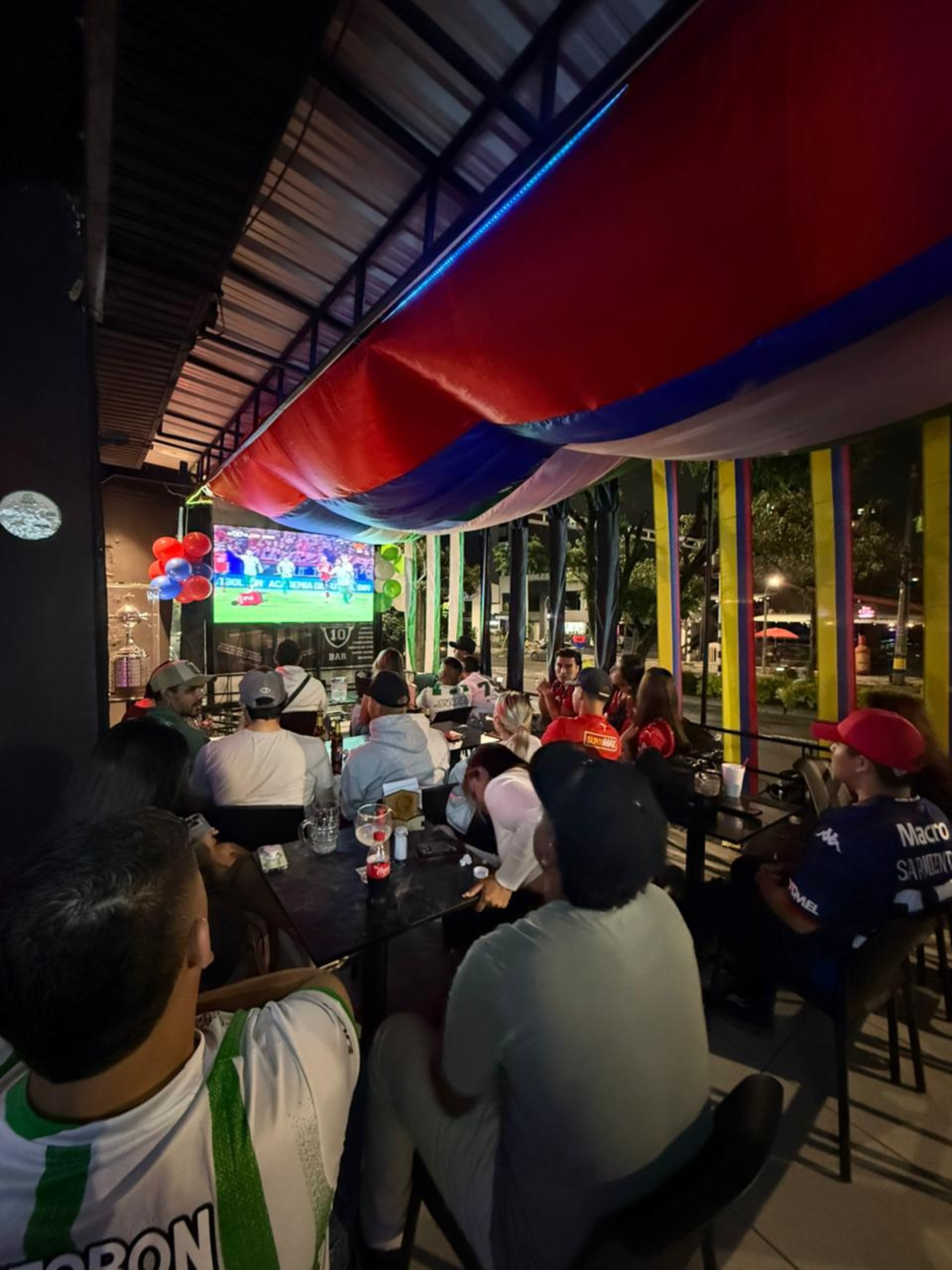 gray computer monitor