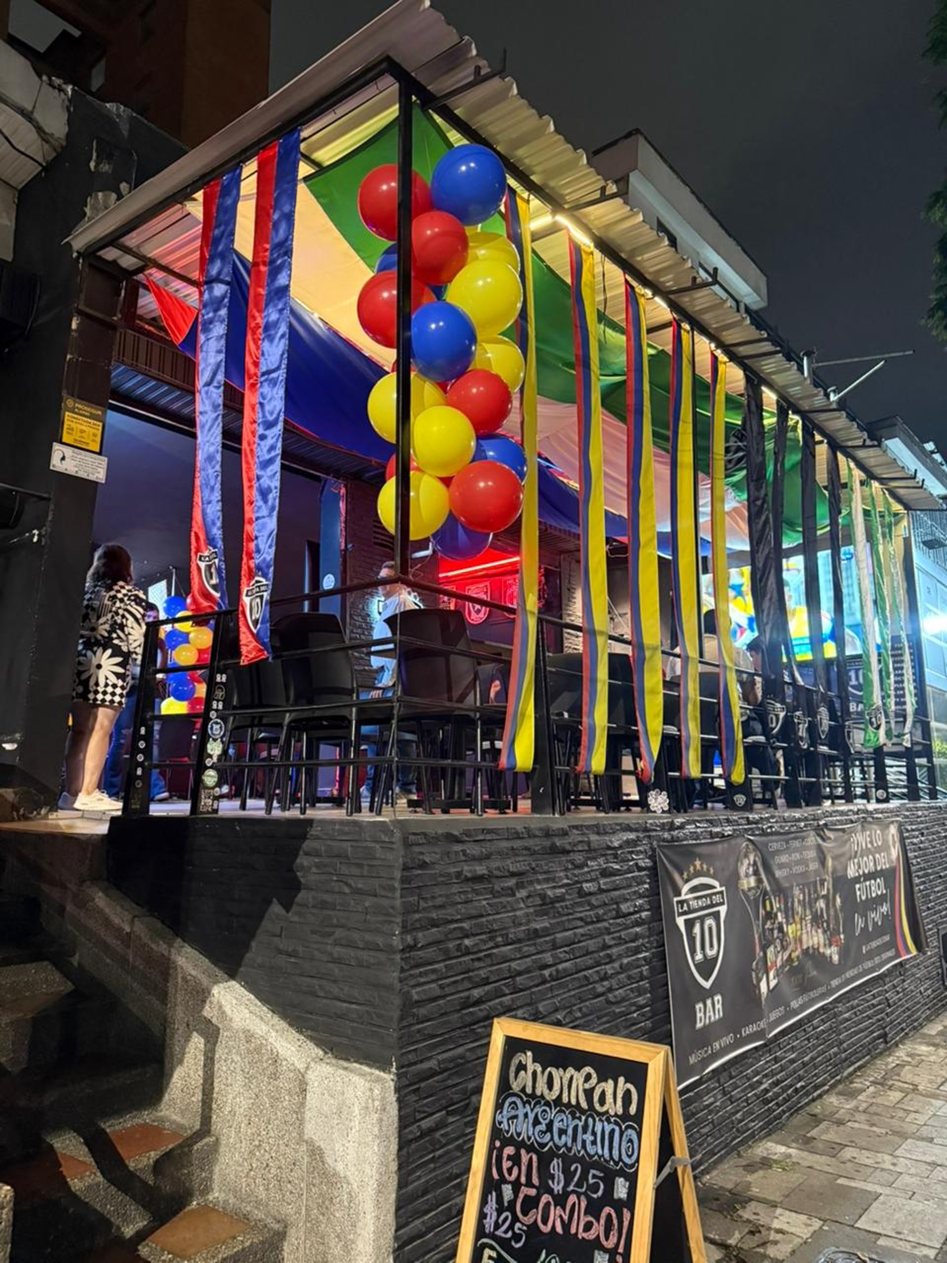 gray computer monitor