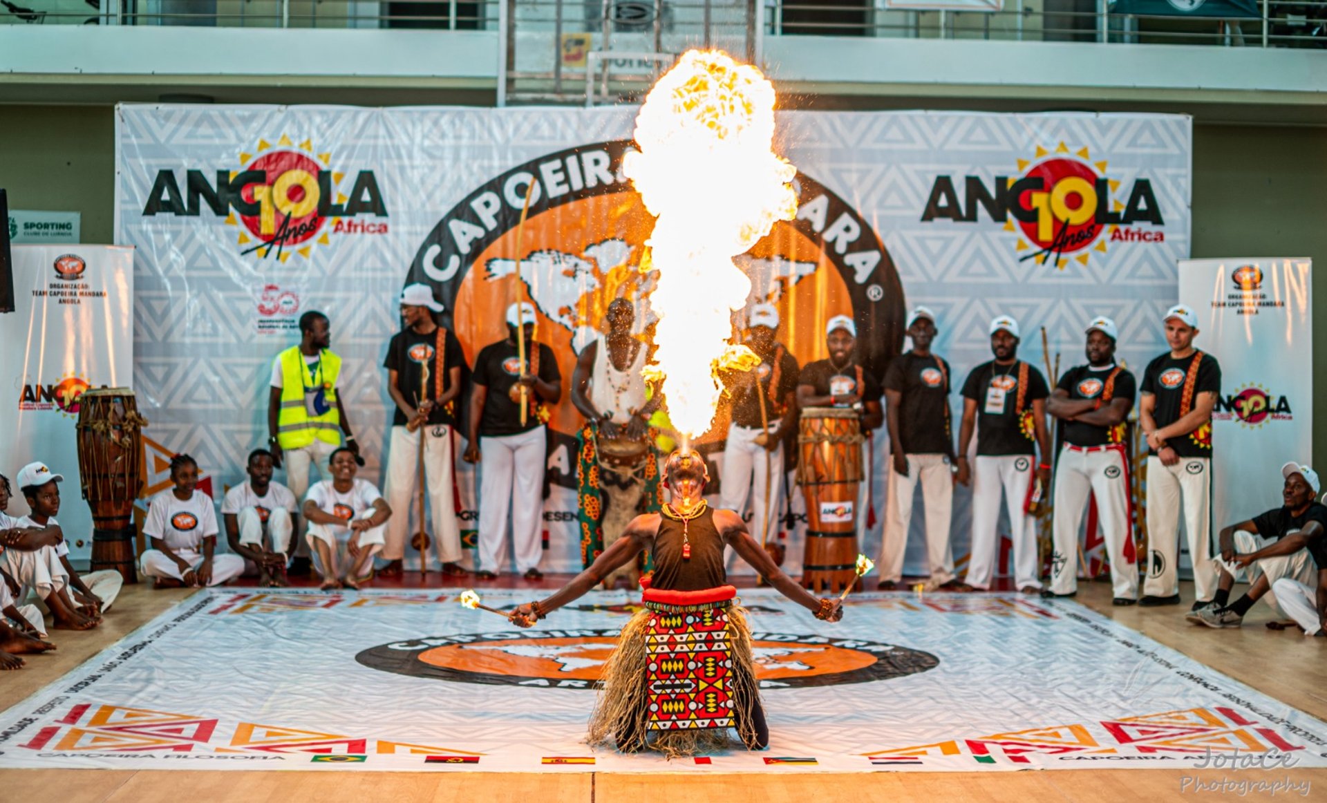 black and white bed linen