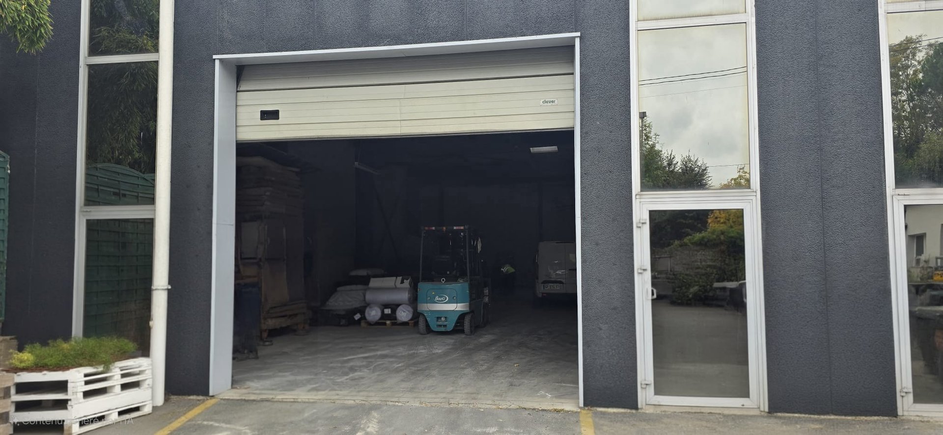 black and white bed linen