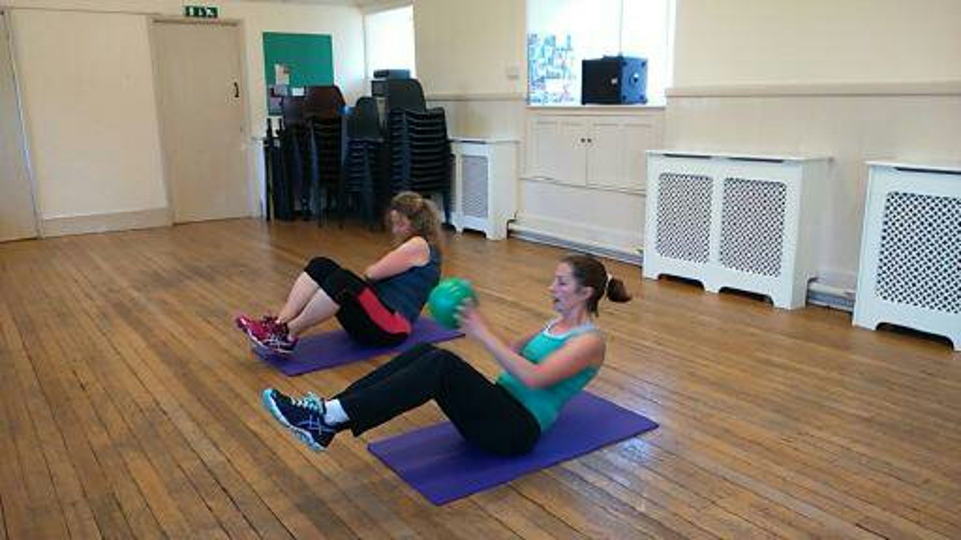 gray computer monitor