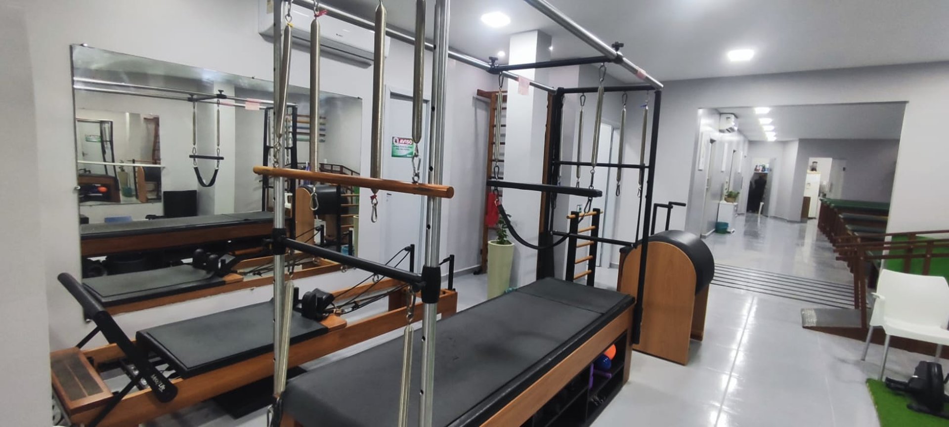 gray computer monitor