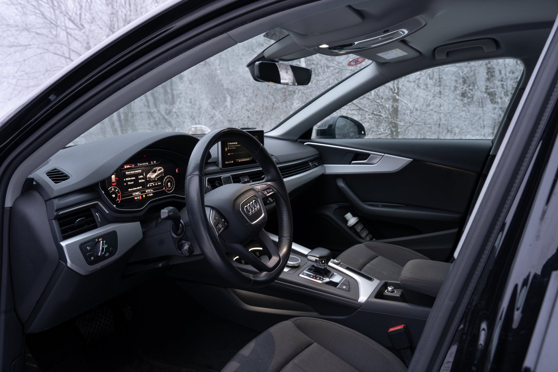 black and white bed linen