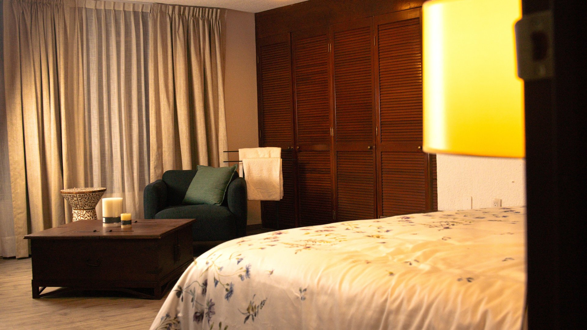 black and white bed linen