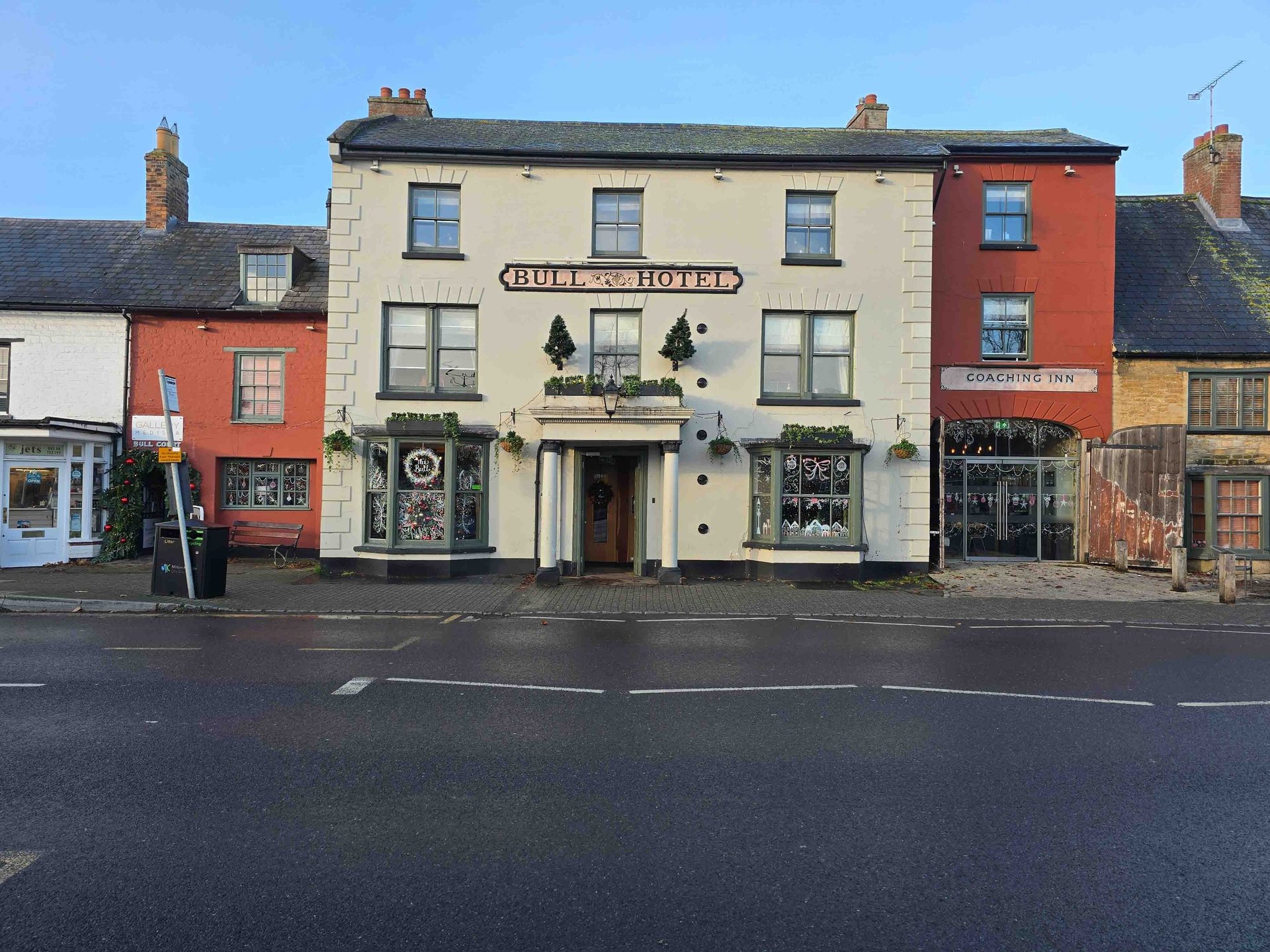 gray computer monitor