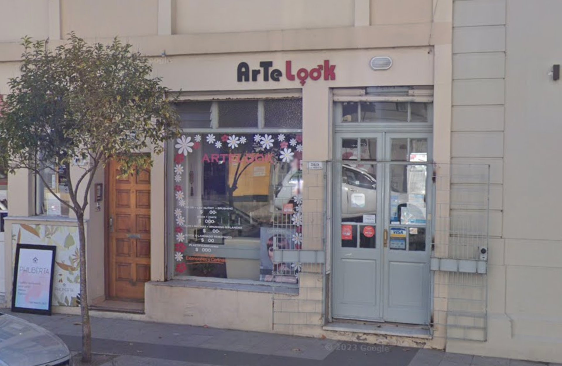 gray computer monitor