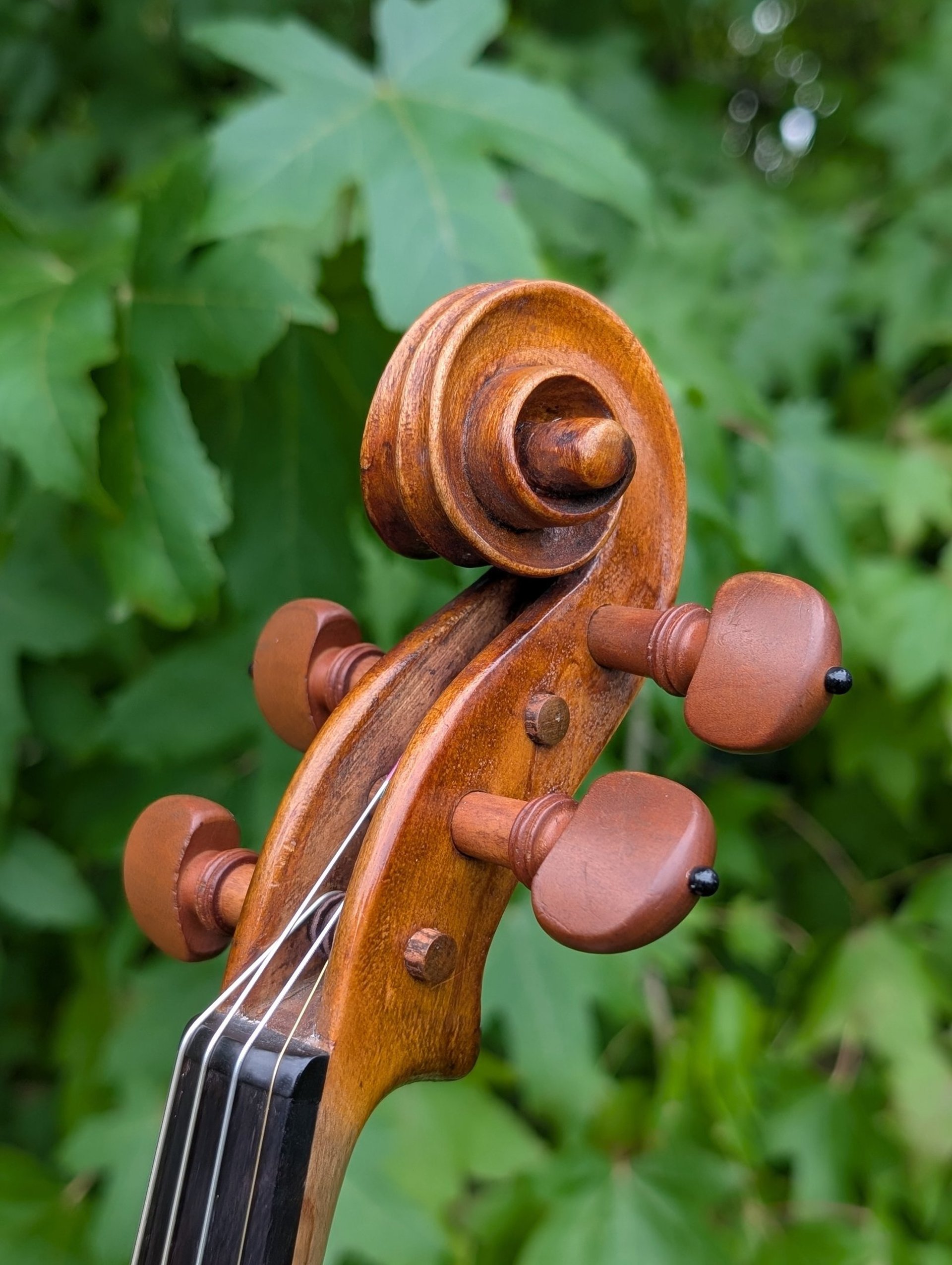 gray computer monitor