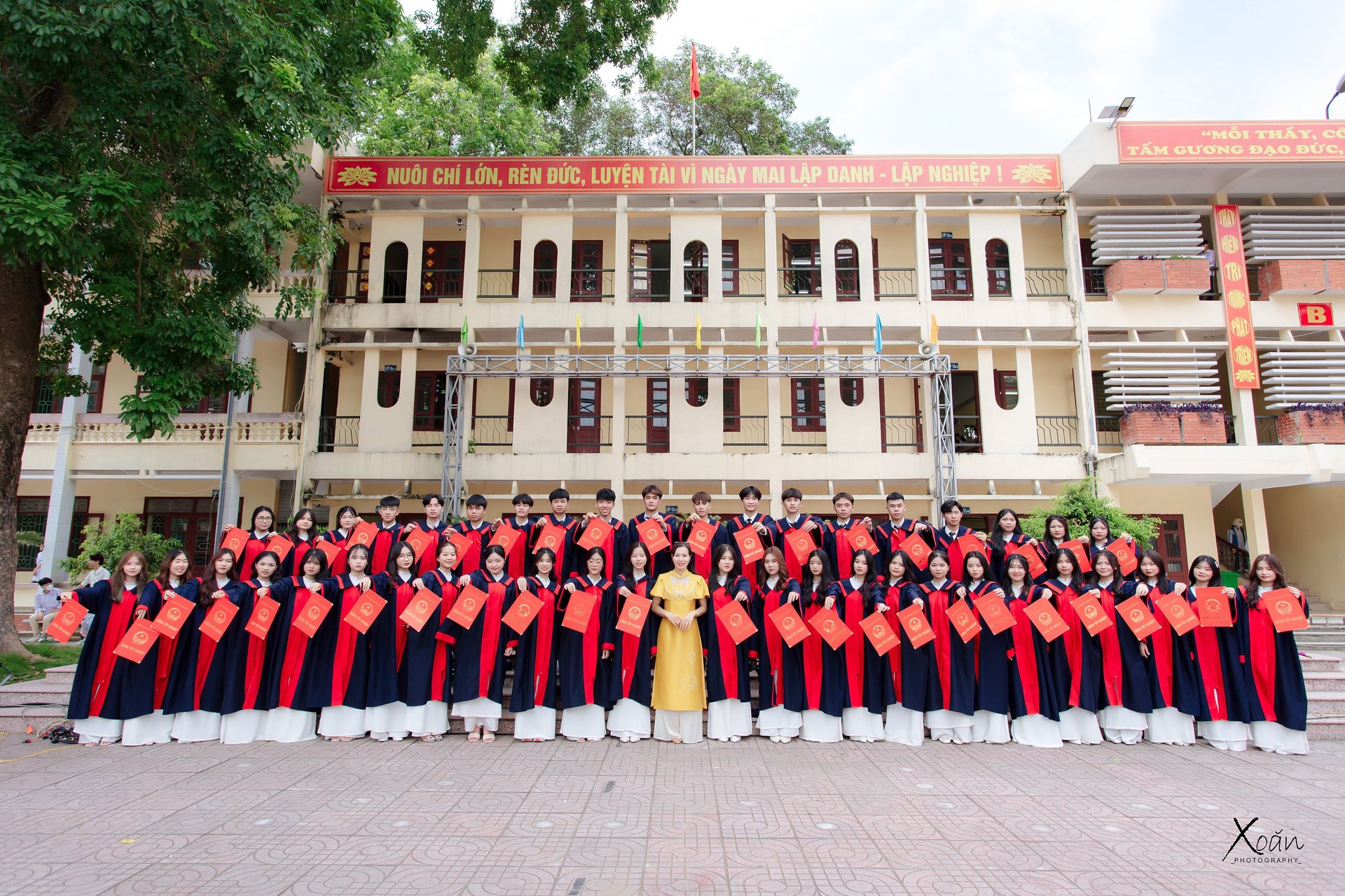 an abstract photo of a curved building with a blue sky in the background