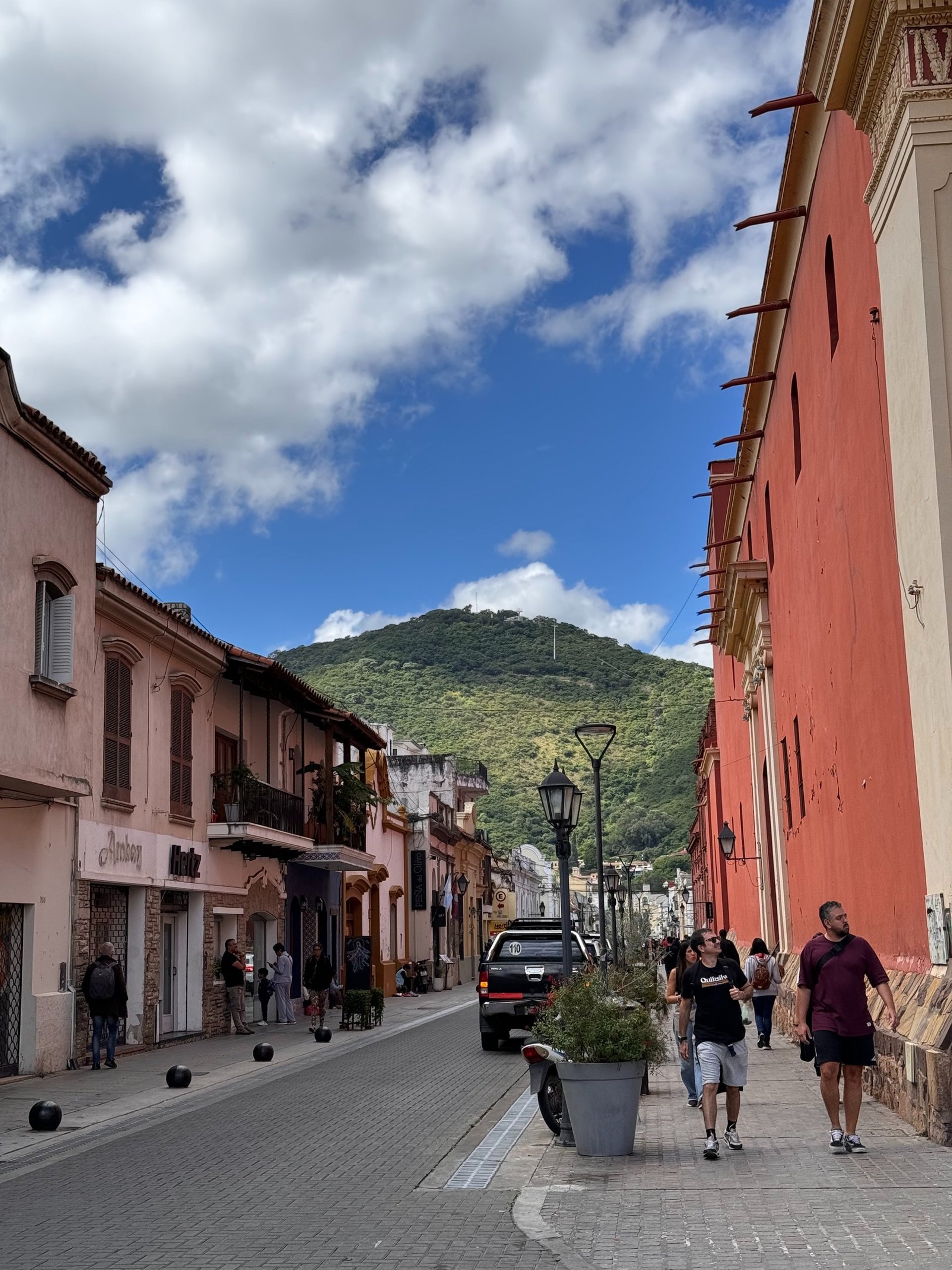 gray computer monitor