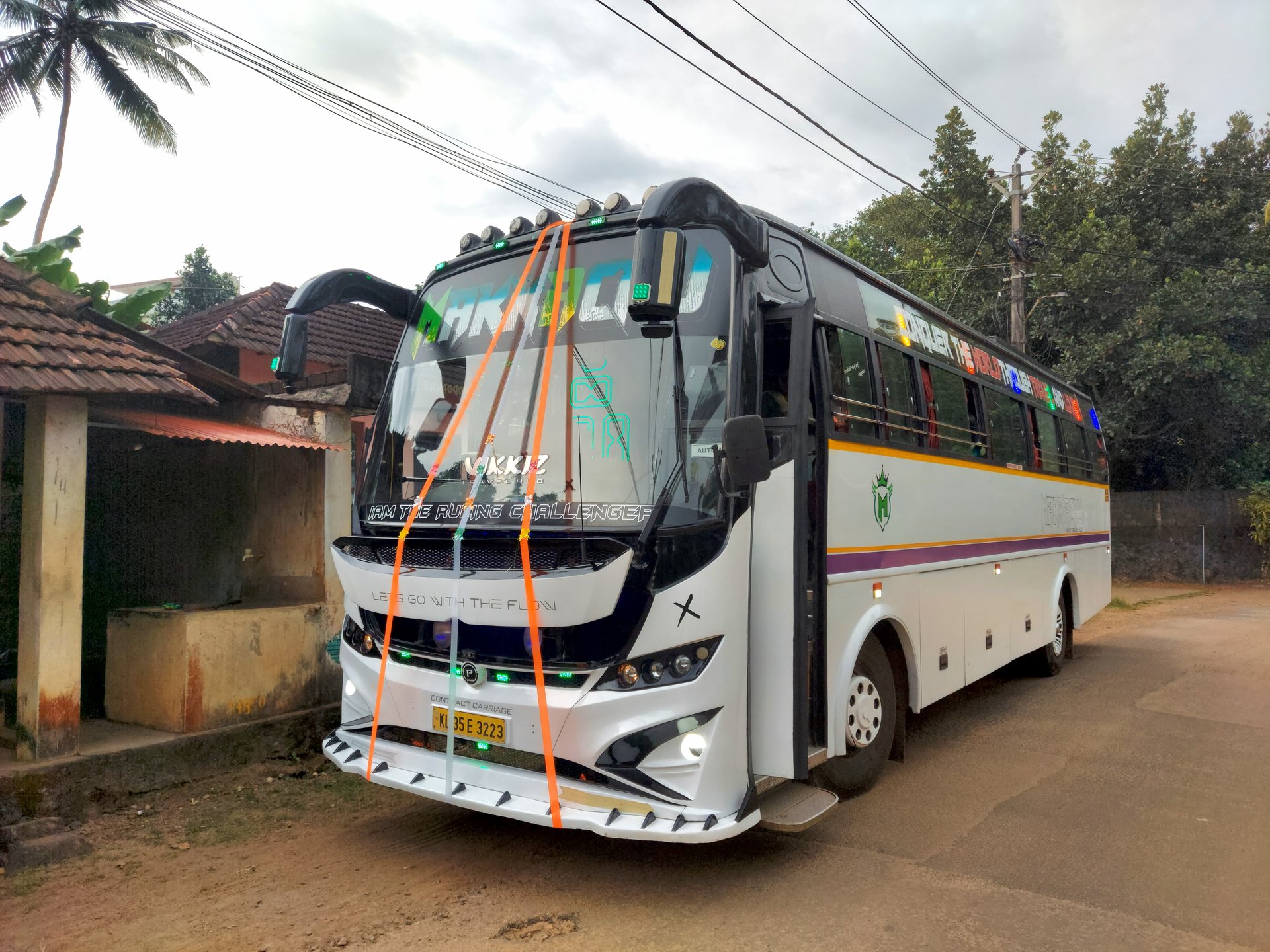 makkachu_kerala_tour_bus