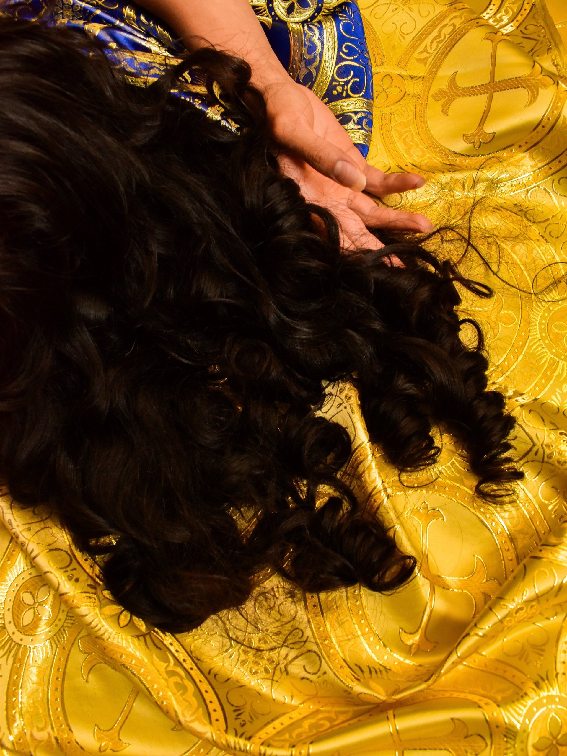 gray computer monitor