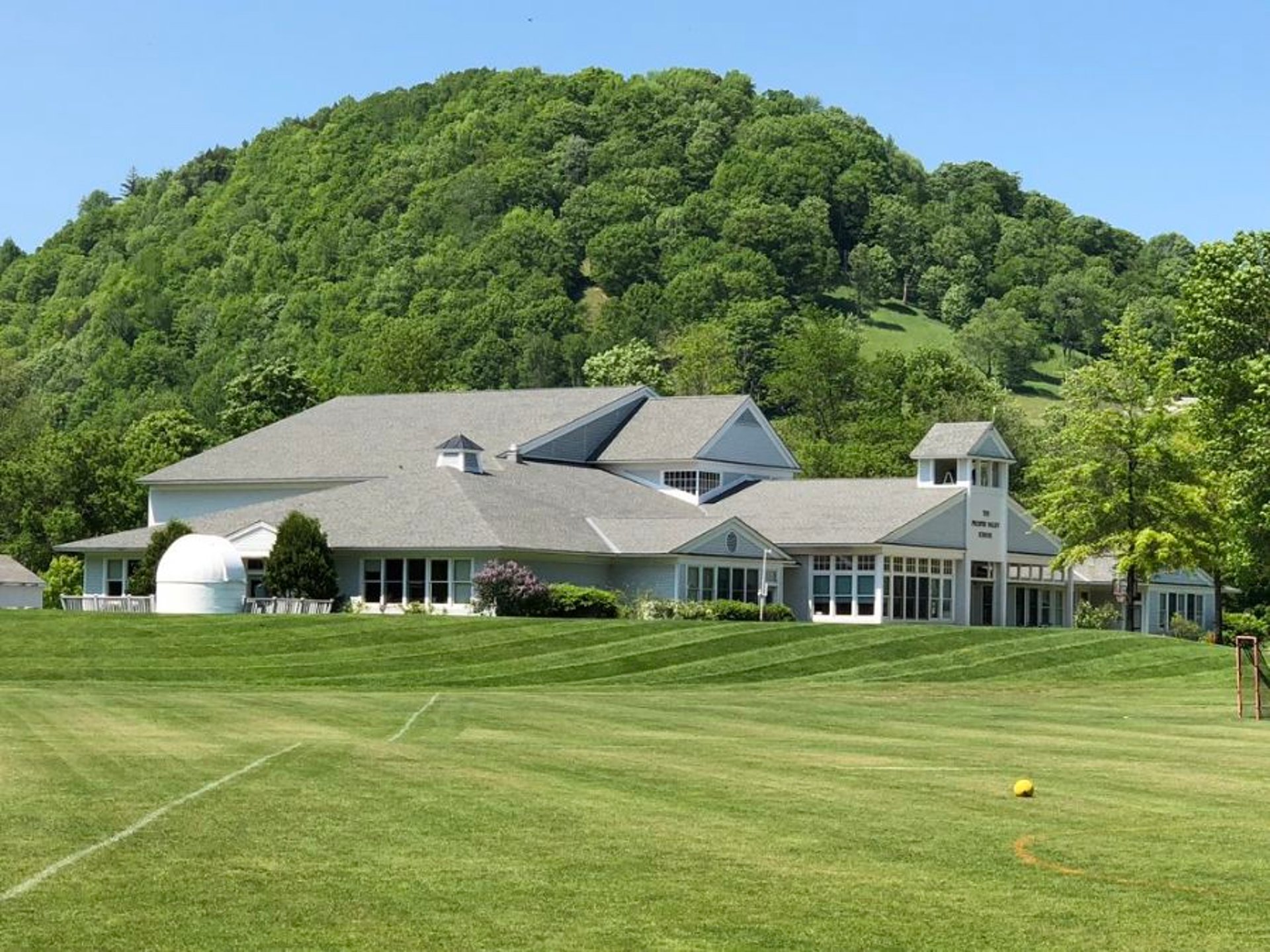 black and white bed linen