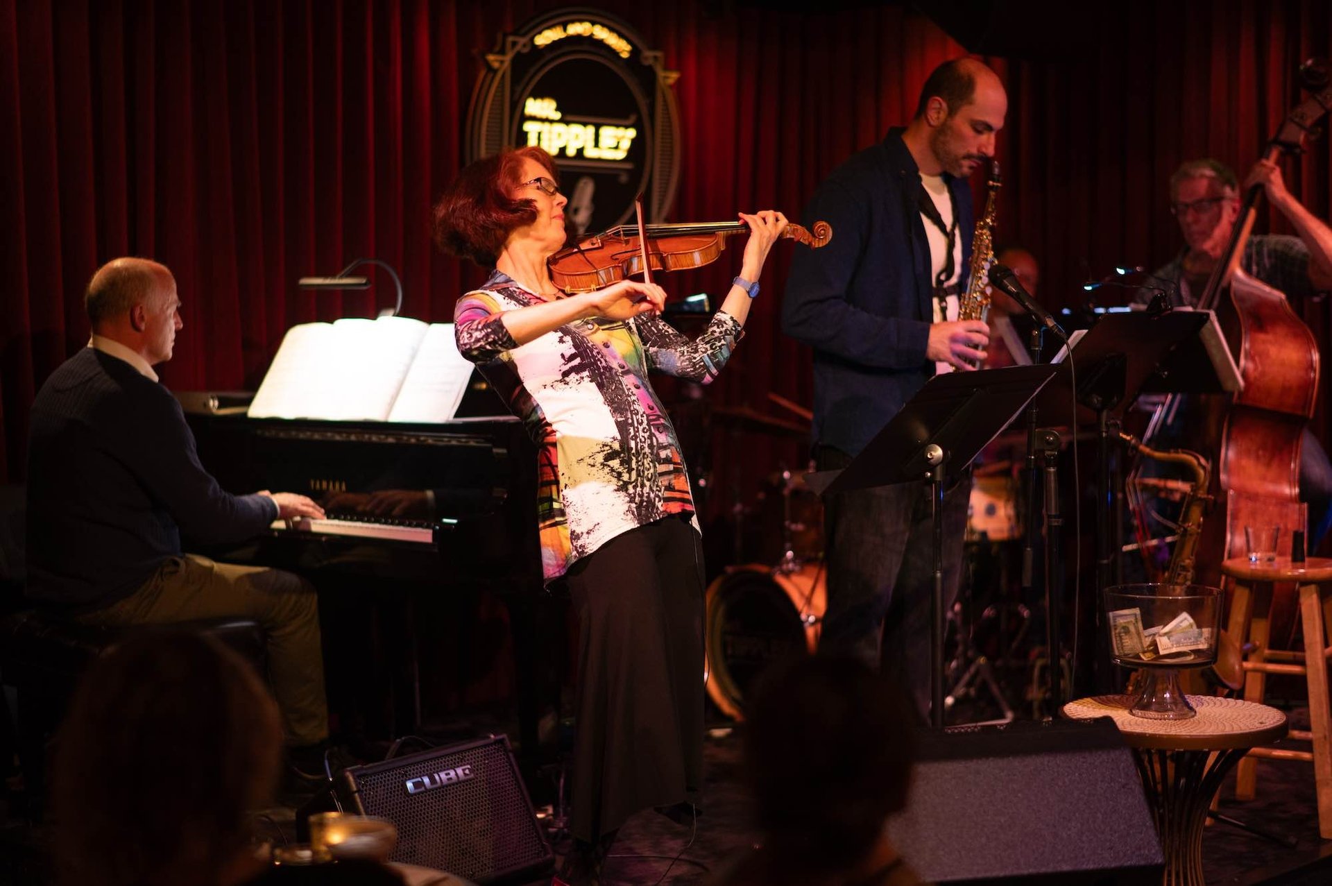 black and white bed linen