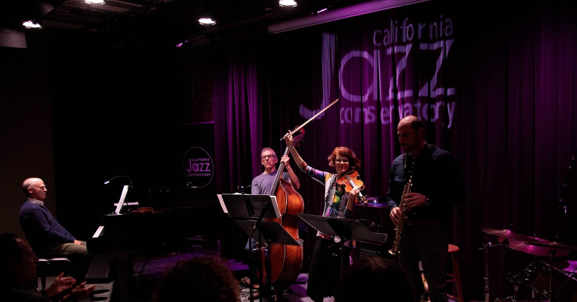 gray computer monitor