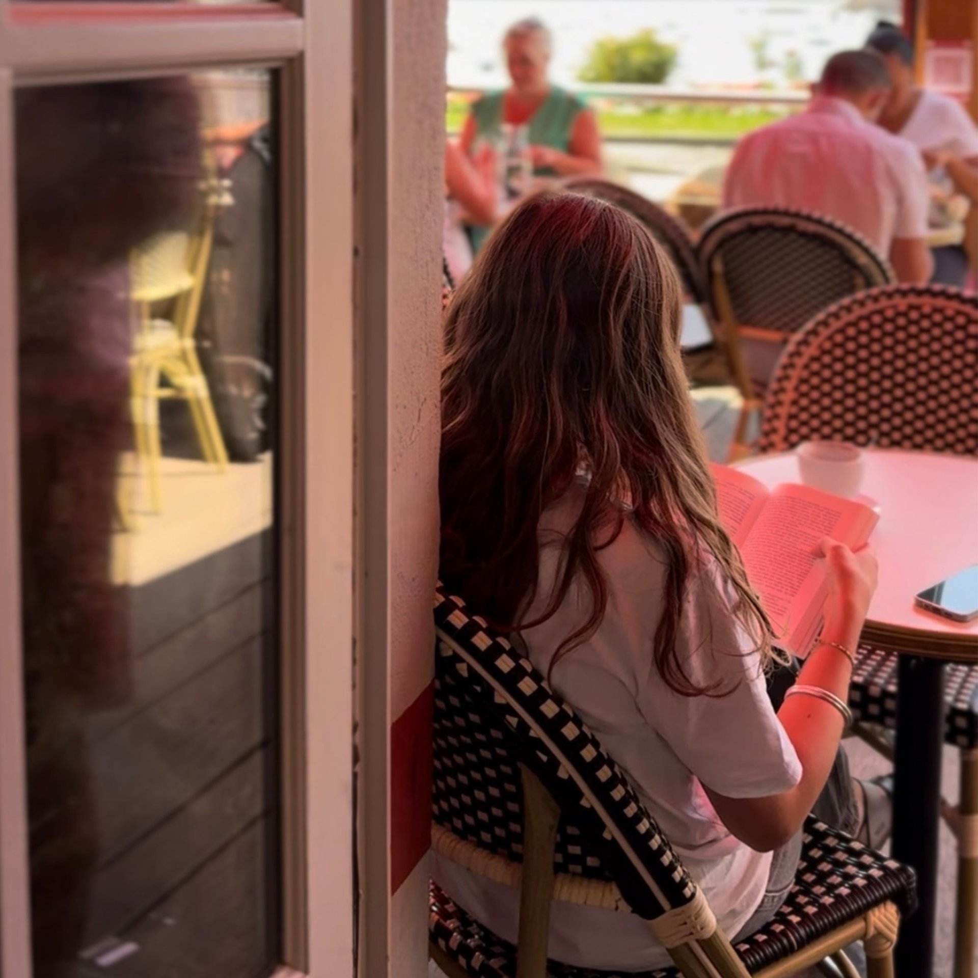 gray computer monitor