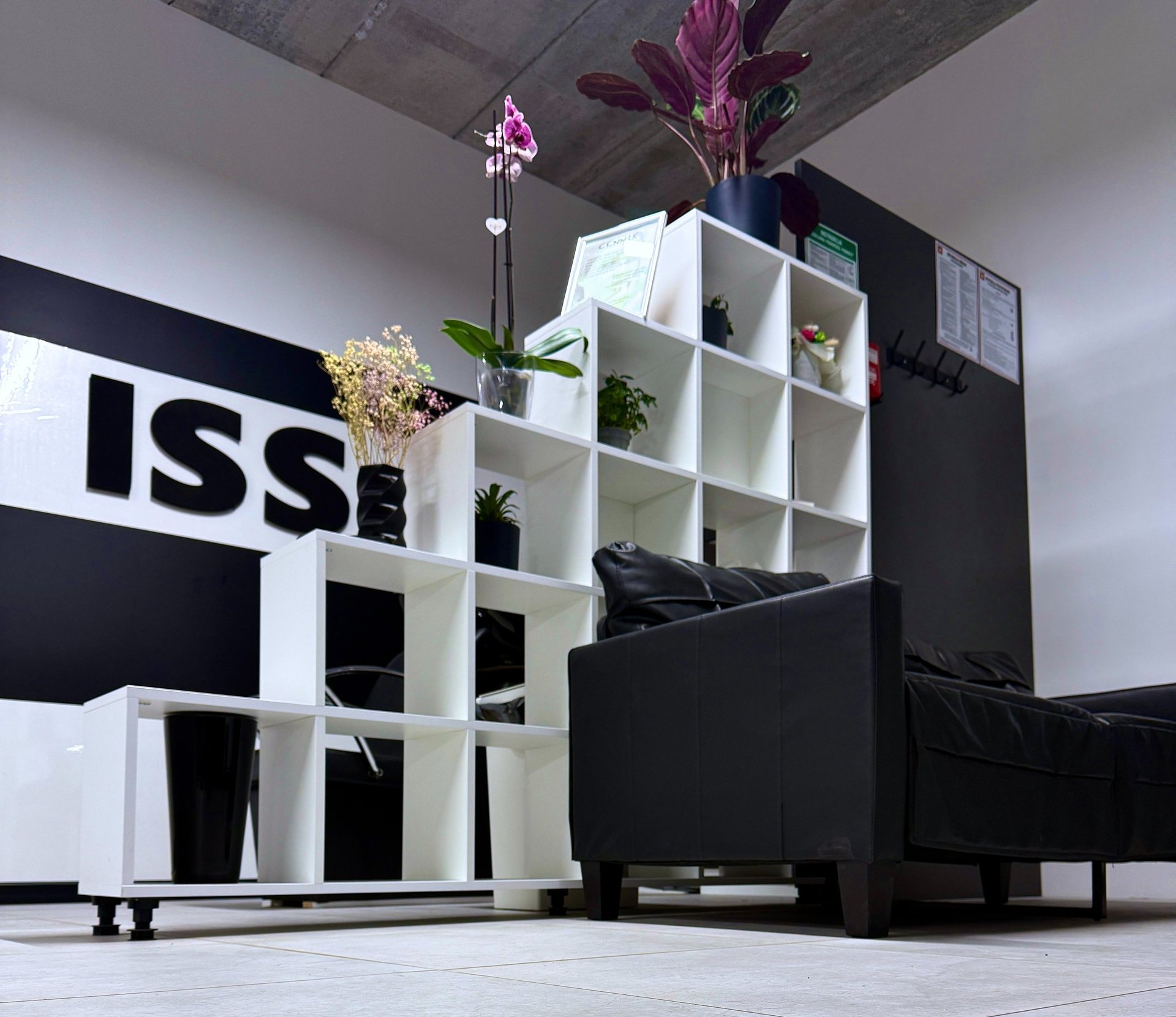 black and white bed linen