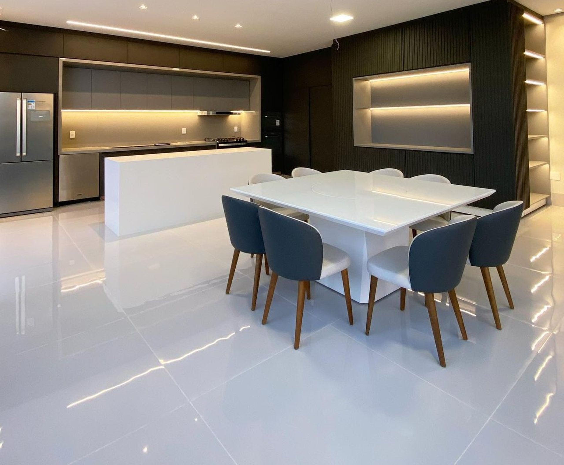 black and white bed linen