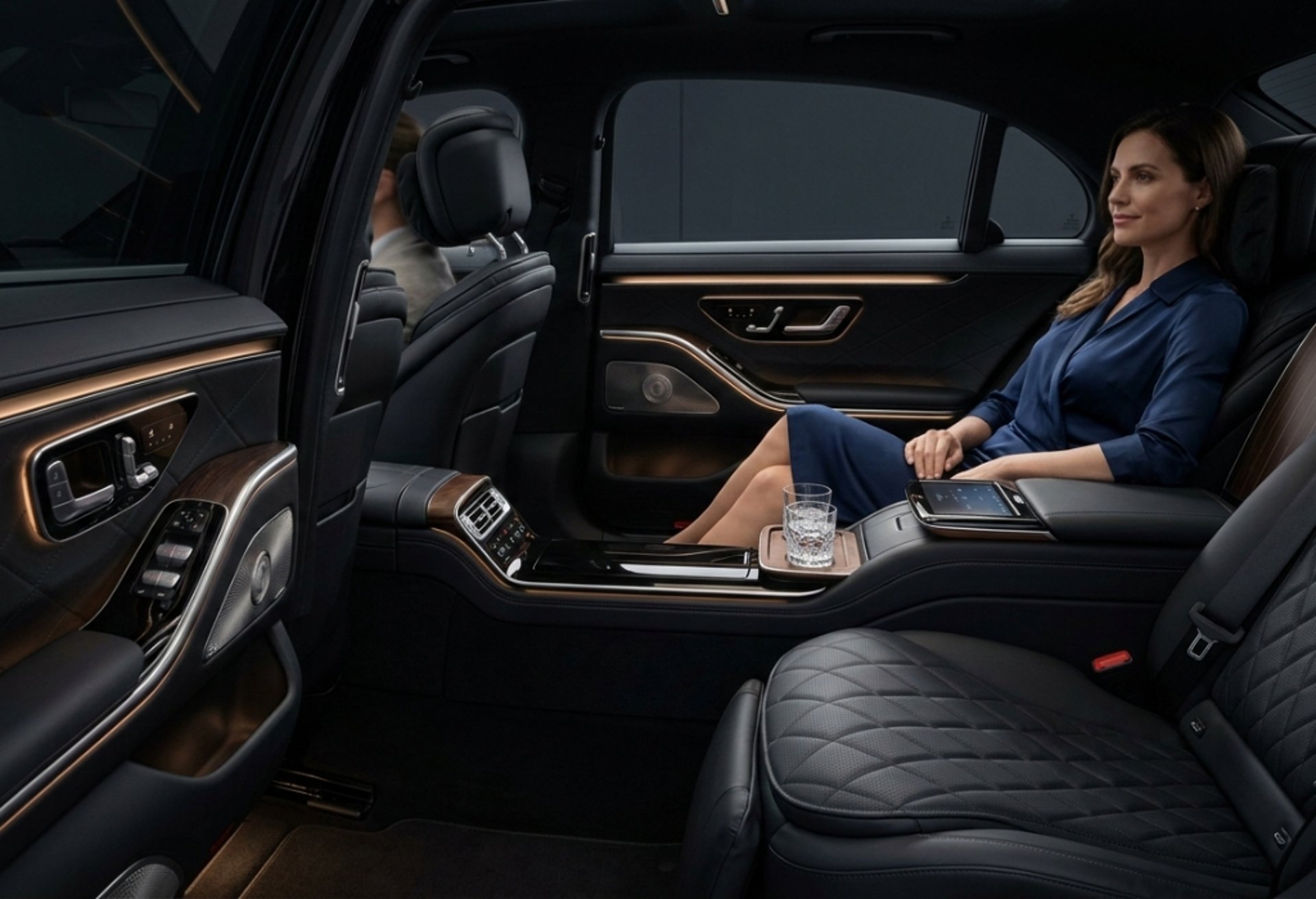 black and white bed linen