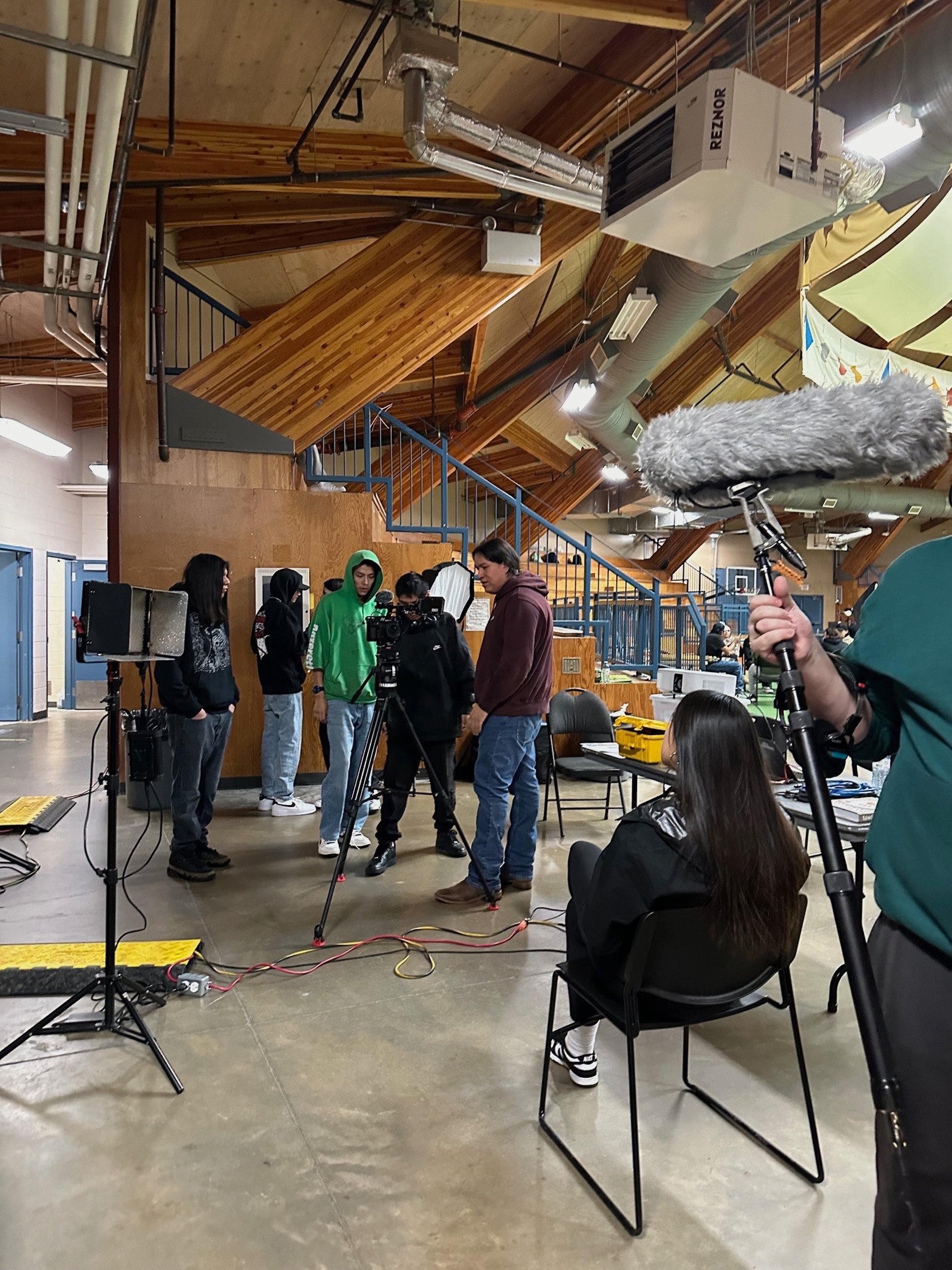 gray computer monitor