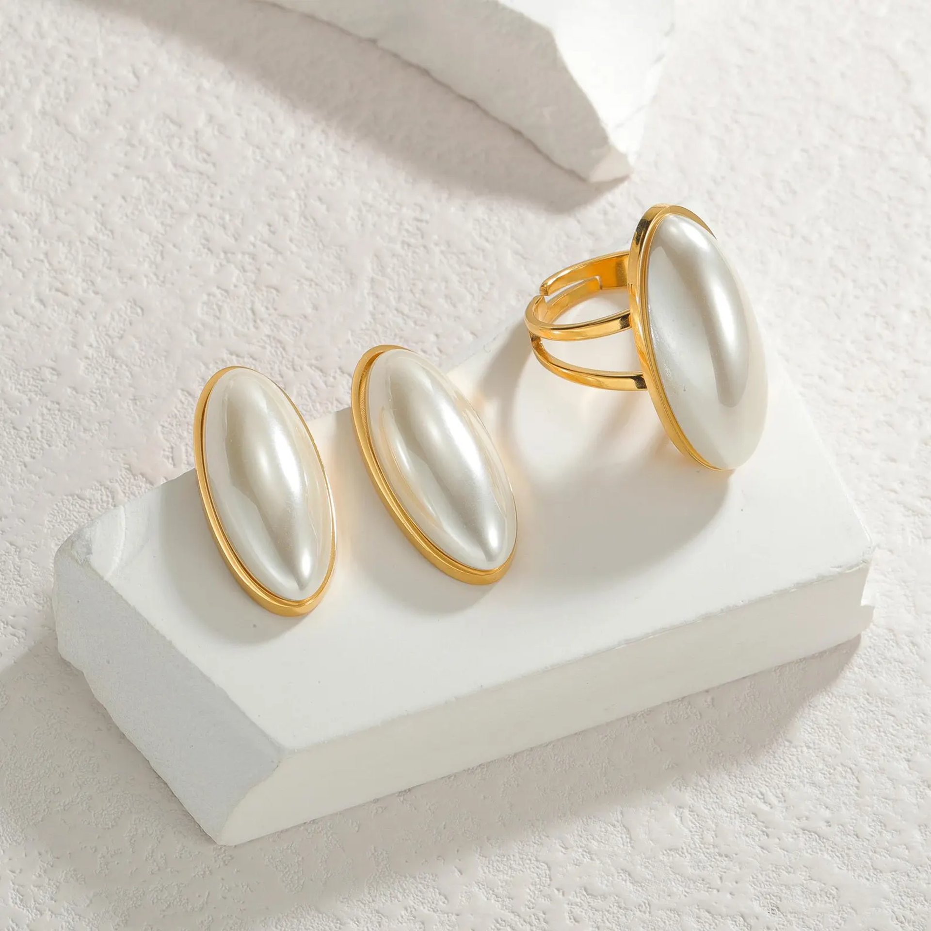 a close up of some gold rings and some feathers
