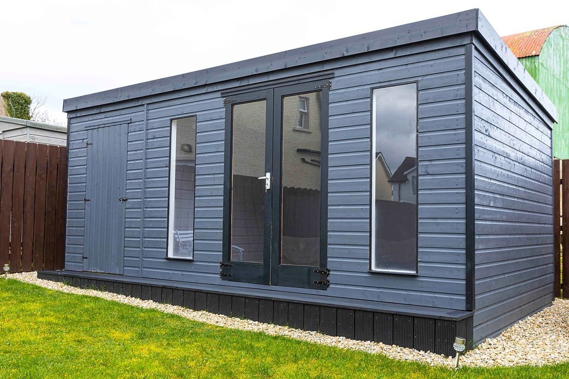 black and white bed linen