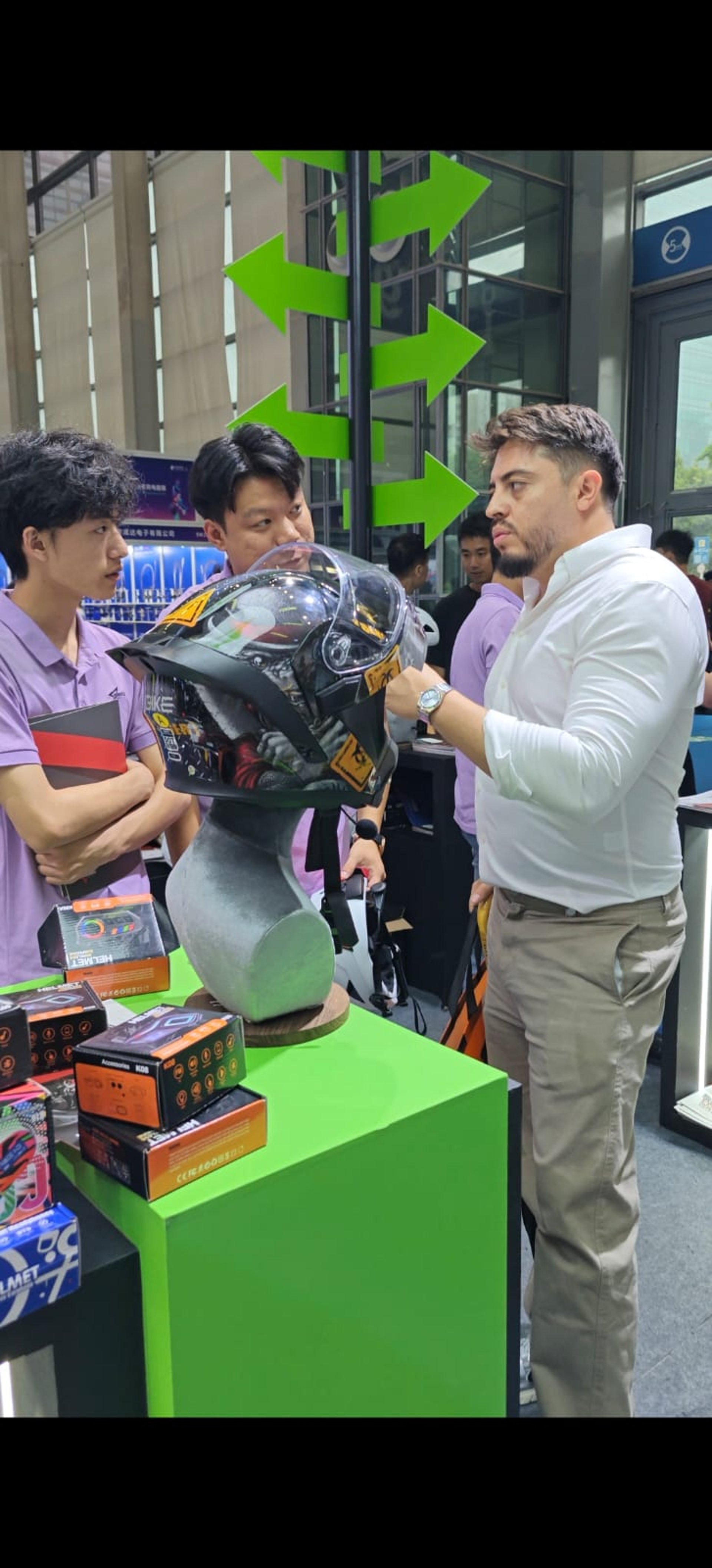 M S C cargo ship sailing