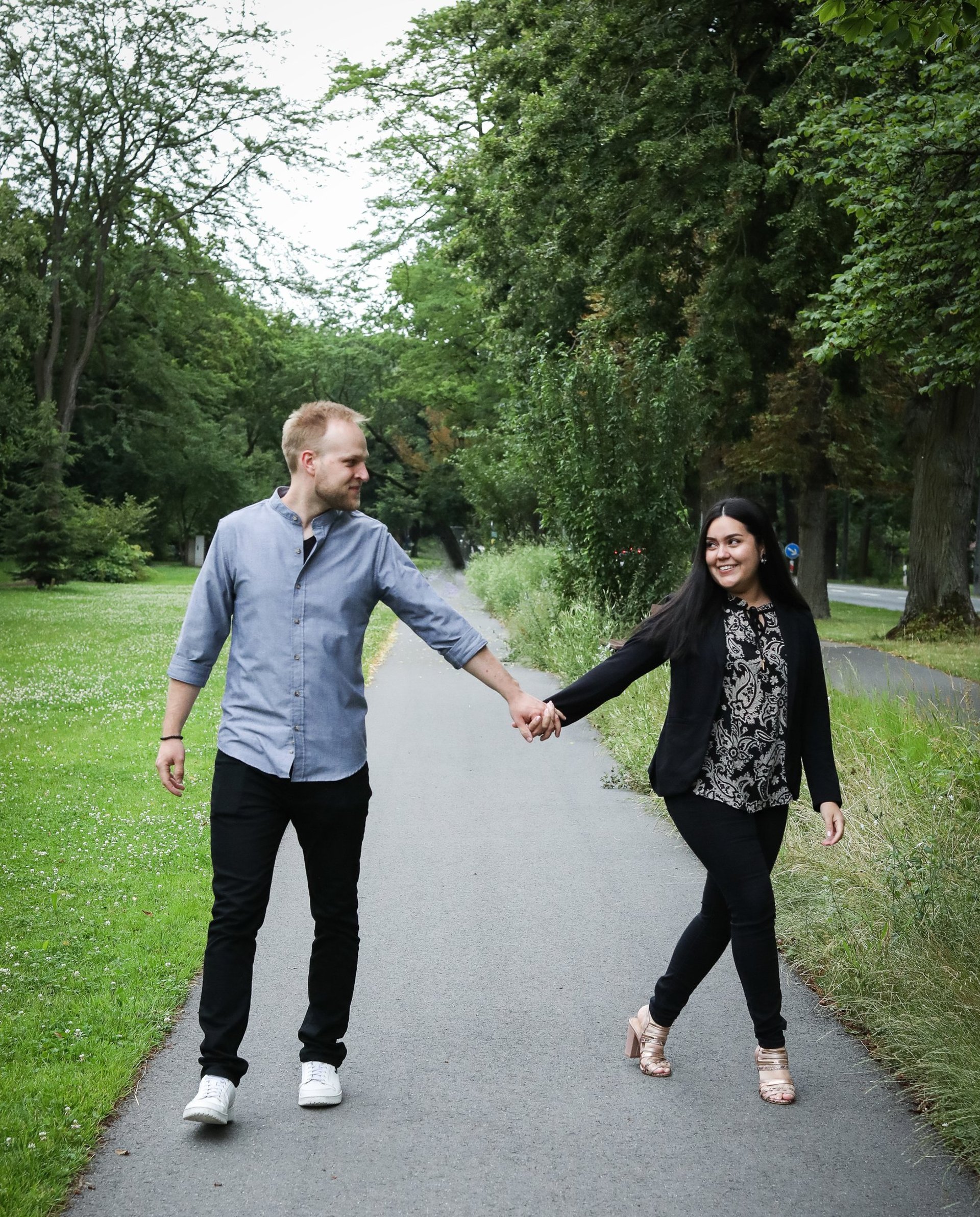 white and pink roses bouquet
