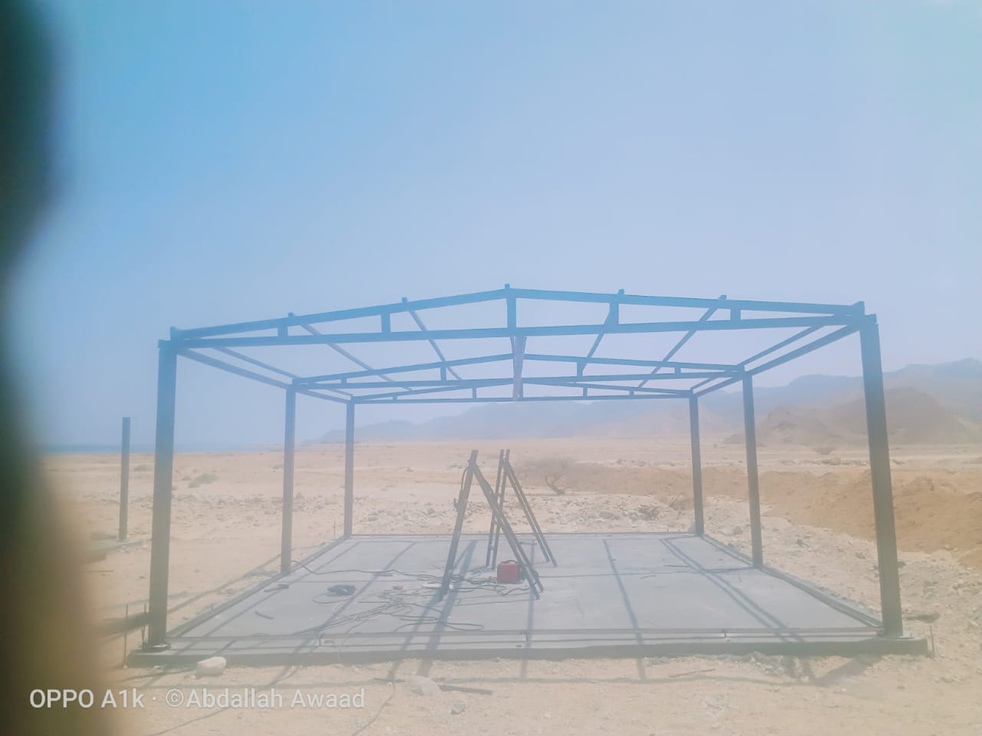 gray computer monitor