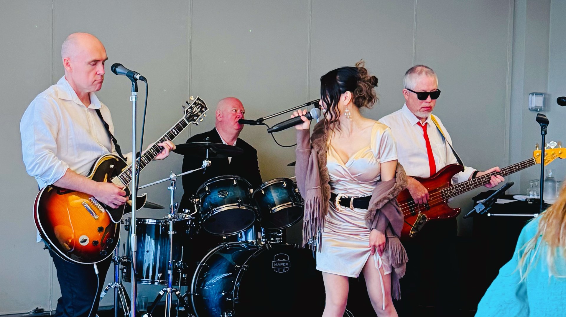 gray computer monitor